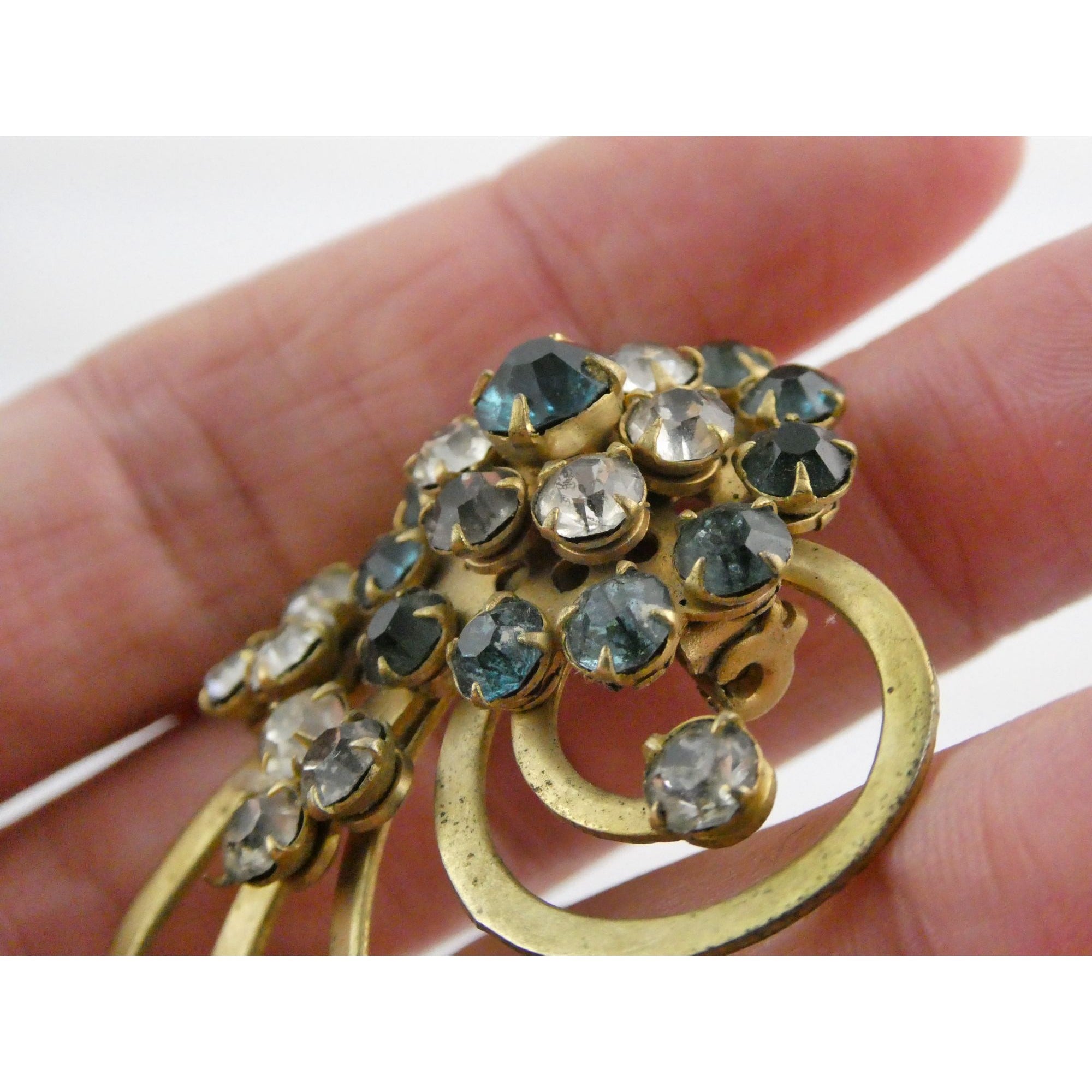Vintage Unsigned Goldtone Metal Blue and White Rhinestone Floral Pin Pendant 13g