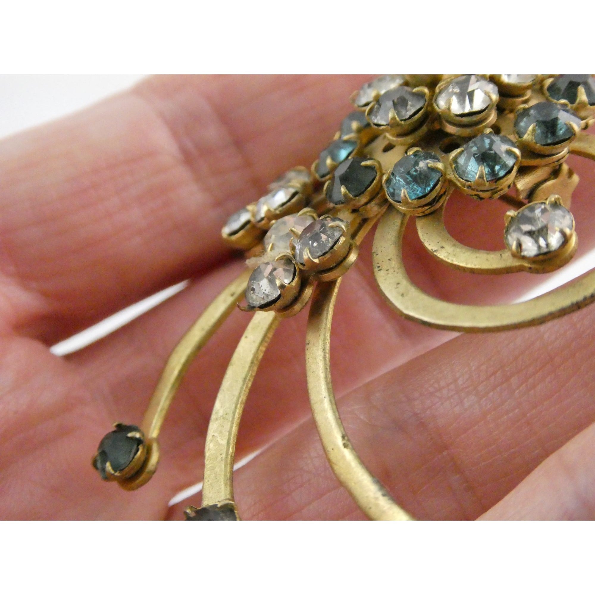 Vintage Unsigned Goldtone Metal Blue and White Rhinestone Floral Pin Pendant 13g