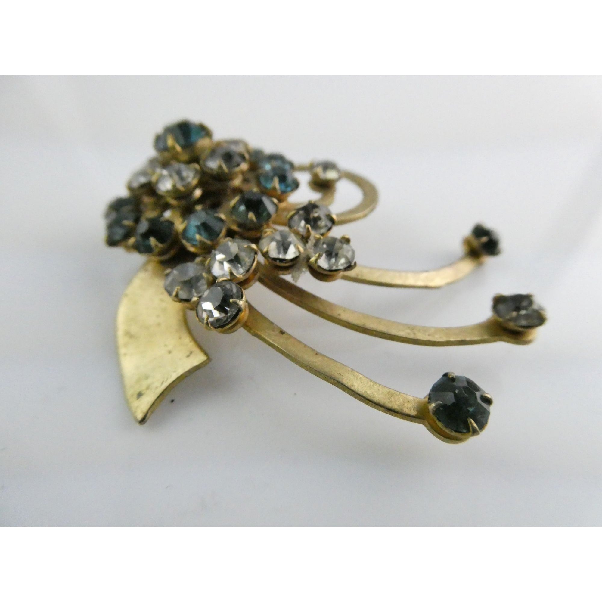Vintage Unsigned Goldtone Metal Blue and White Rhinestone Floral Pin Pendant 13g