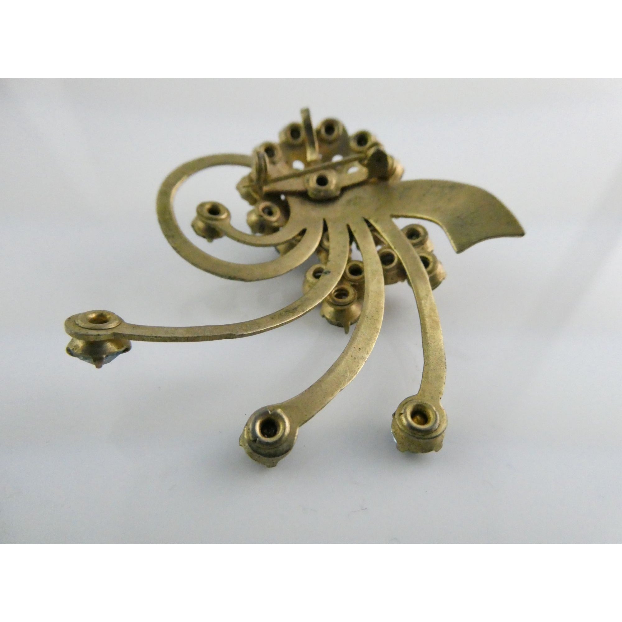 Vintage Unsigned Goldtone Metal Blue and White Rhinestone Floral Pin Pendant 13g