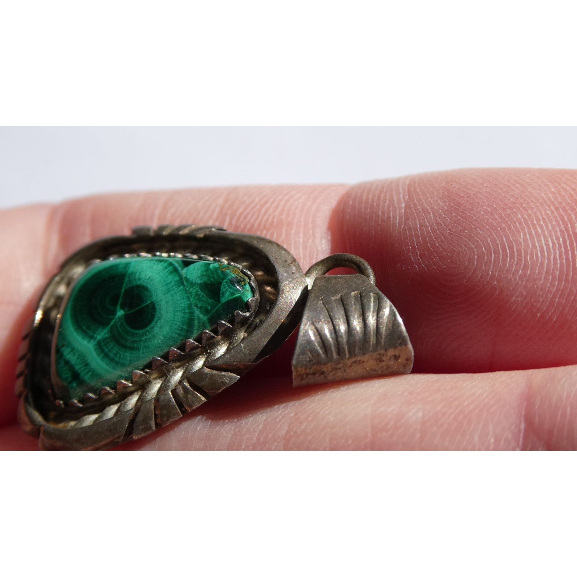 NA Navajo Bernice Bonney Sterling Silver Malachite Pendant 5g 31mm Length BB
