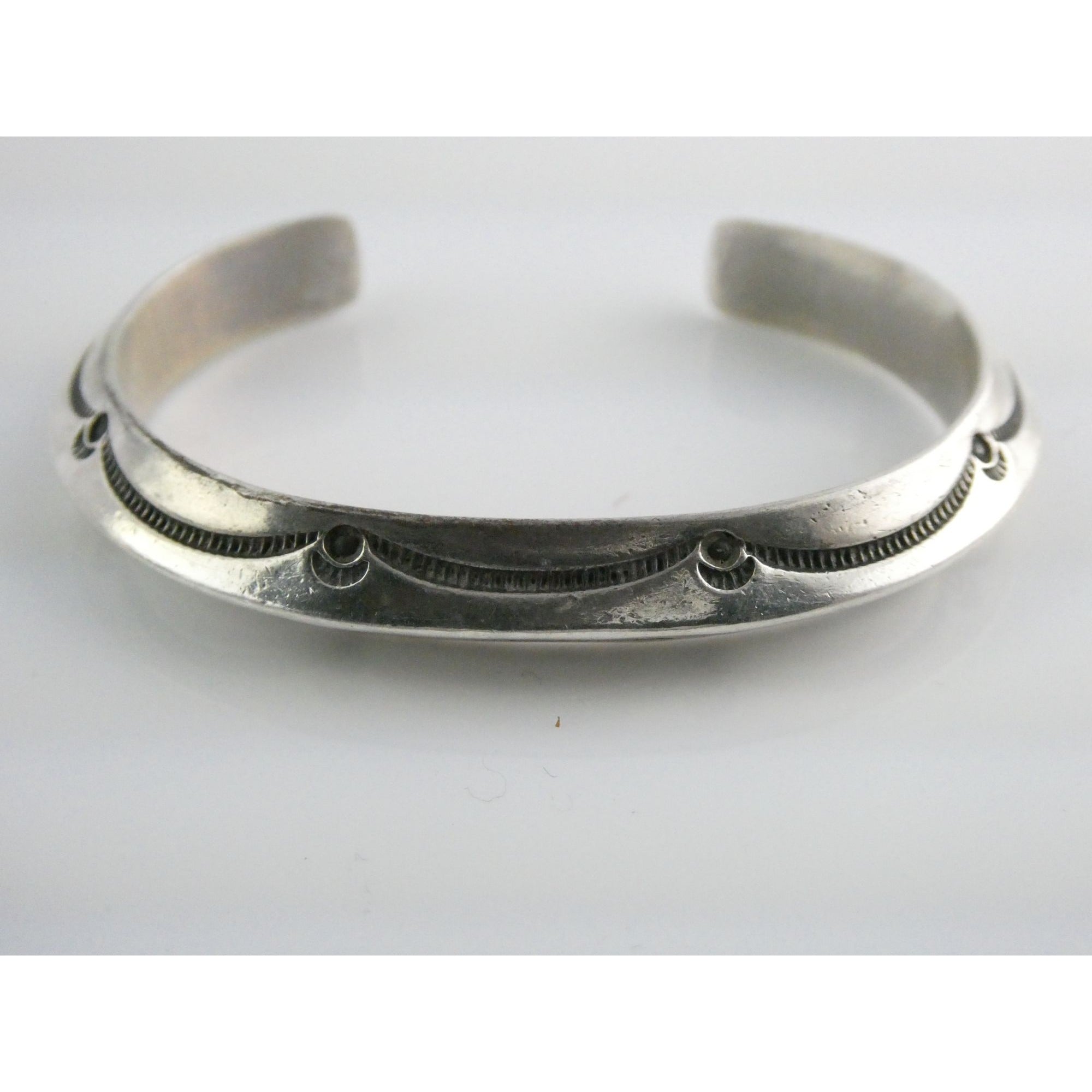WT Signed NA Southwestern Patterned Sterling Silver Cuff Bracelet 6.75 Inch 39g