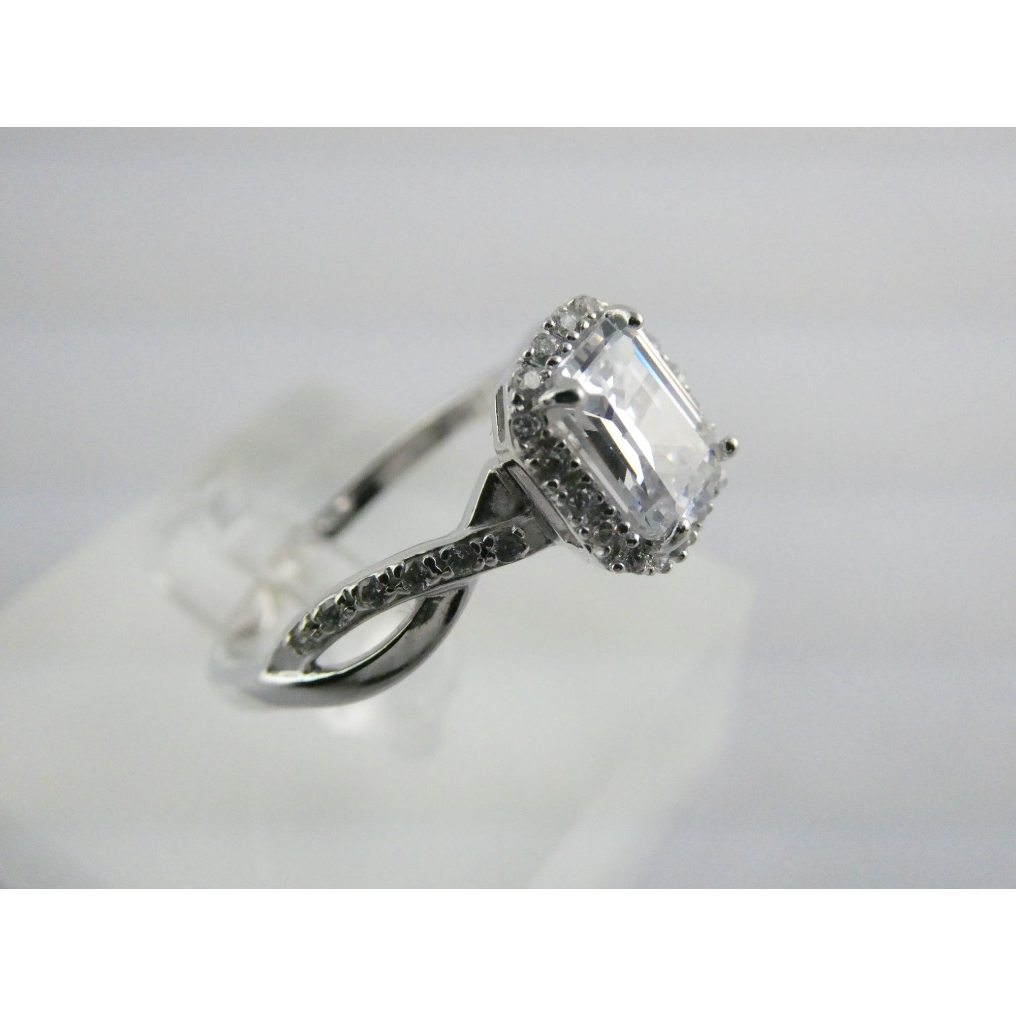 RJ Graziano Sterling Silver White Crystal Ornate Design Ring 925 Size 10 3.5g