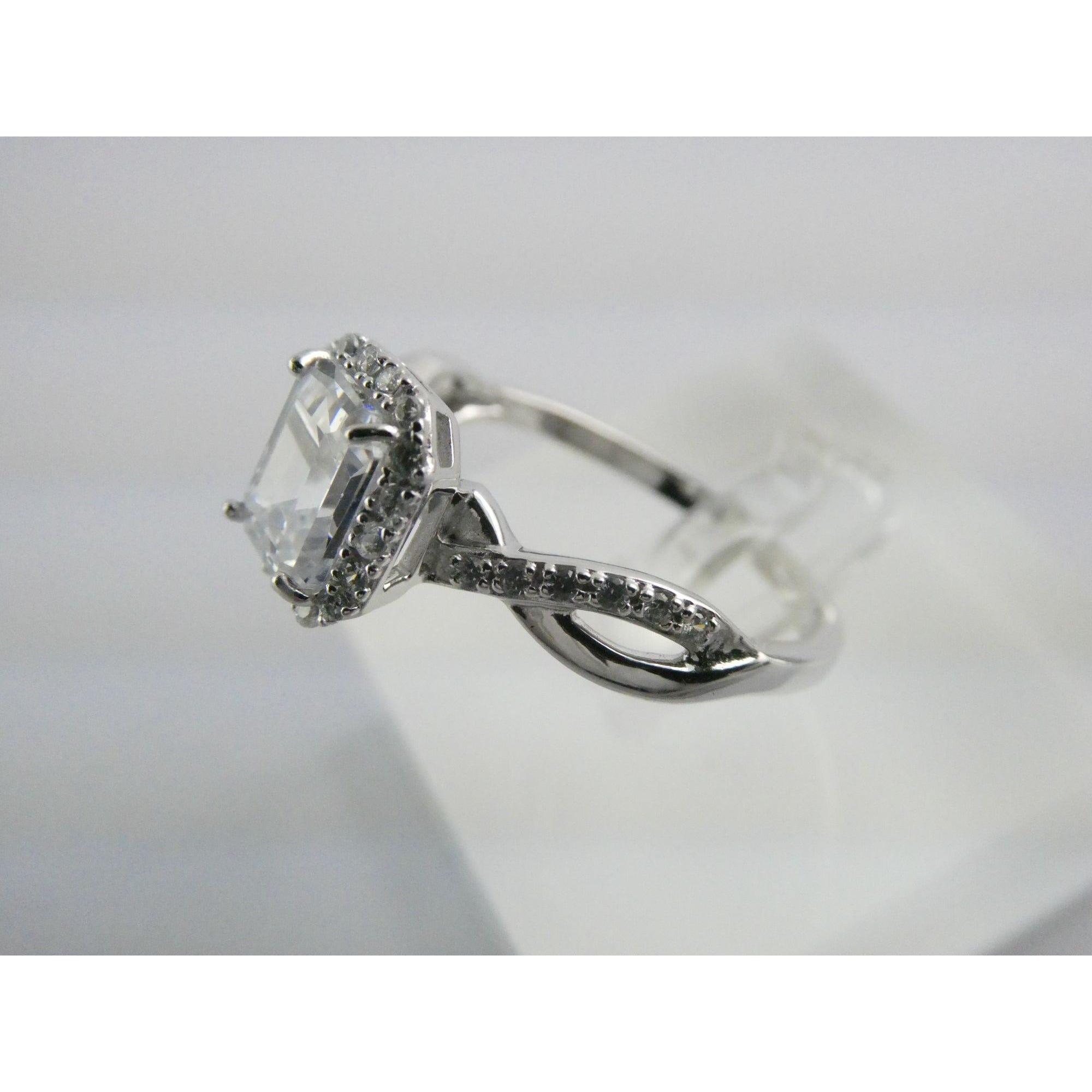 RJ Graziano Sterling Silver White Crystal Ornate Design Ring 925 Size 10 3.5g