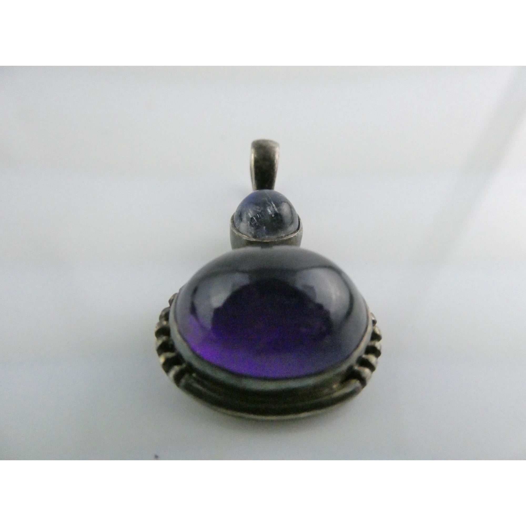 Vintage Sterling Silver Deep Purple Amethyst and Blue Moonstone Pendant 5g 33mm