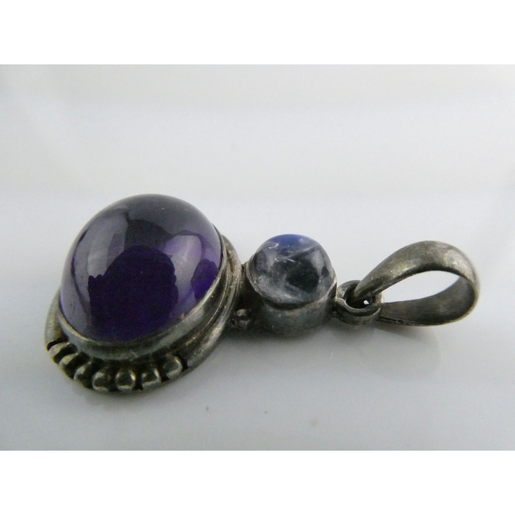 Vintage Sterling Silver Deep Purple Amethyst and Blue Moonstone Pendant 5g 33mm