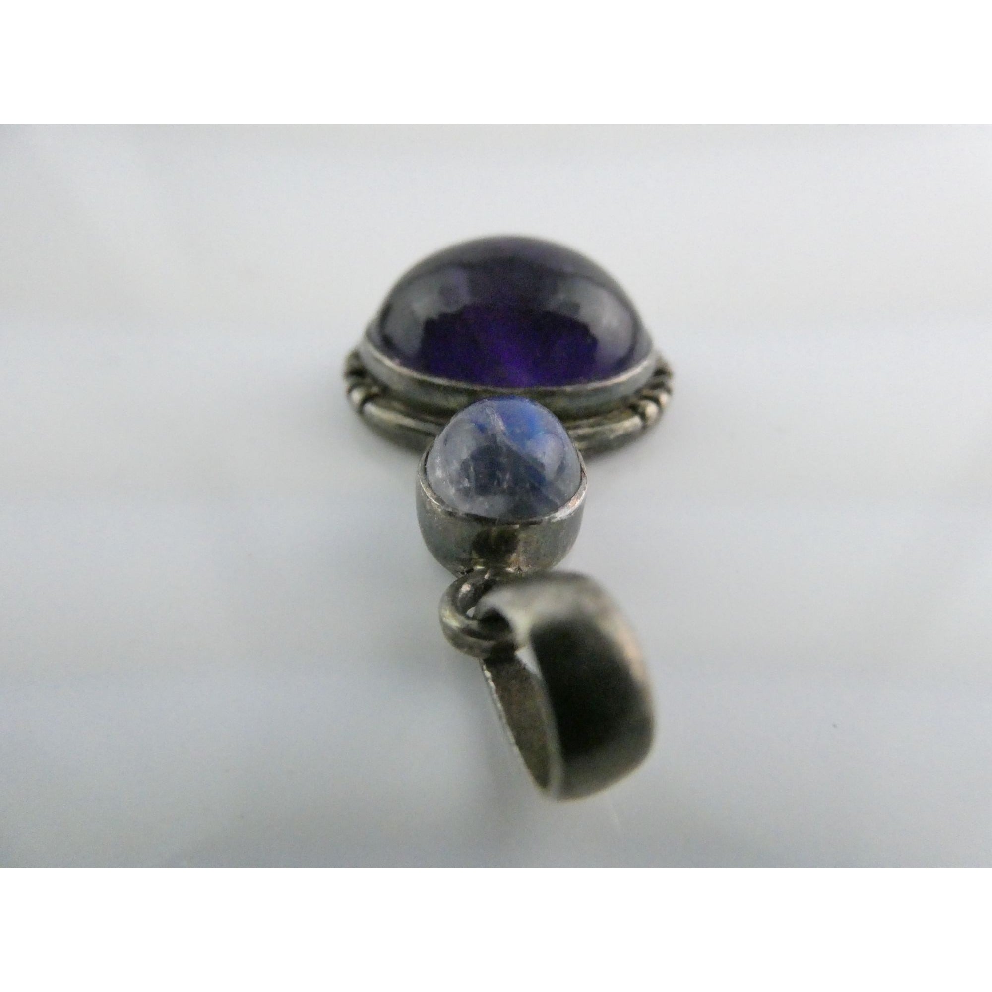 Vintage Sterling Silver Deep Purple Amethyst and Blue Moonstone Pendant 5g 33mm