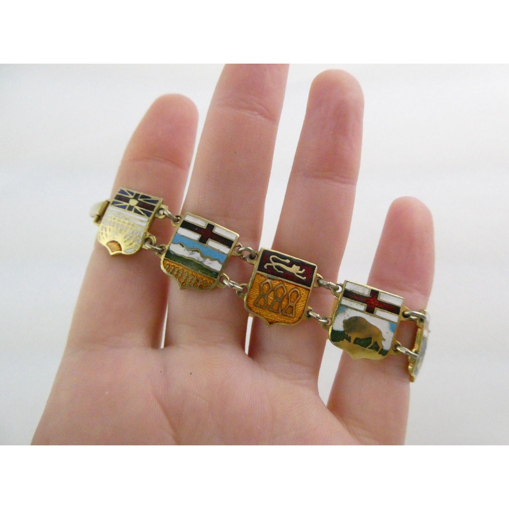 Vintage Canadian Provinces Enamel Crests Bracelet 7.5 Inches Canada Souvenir