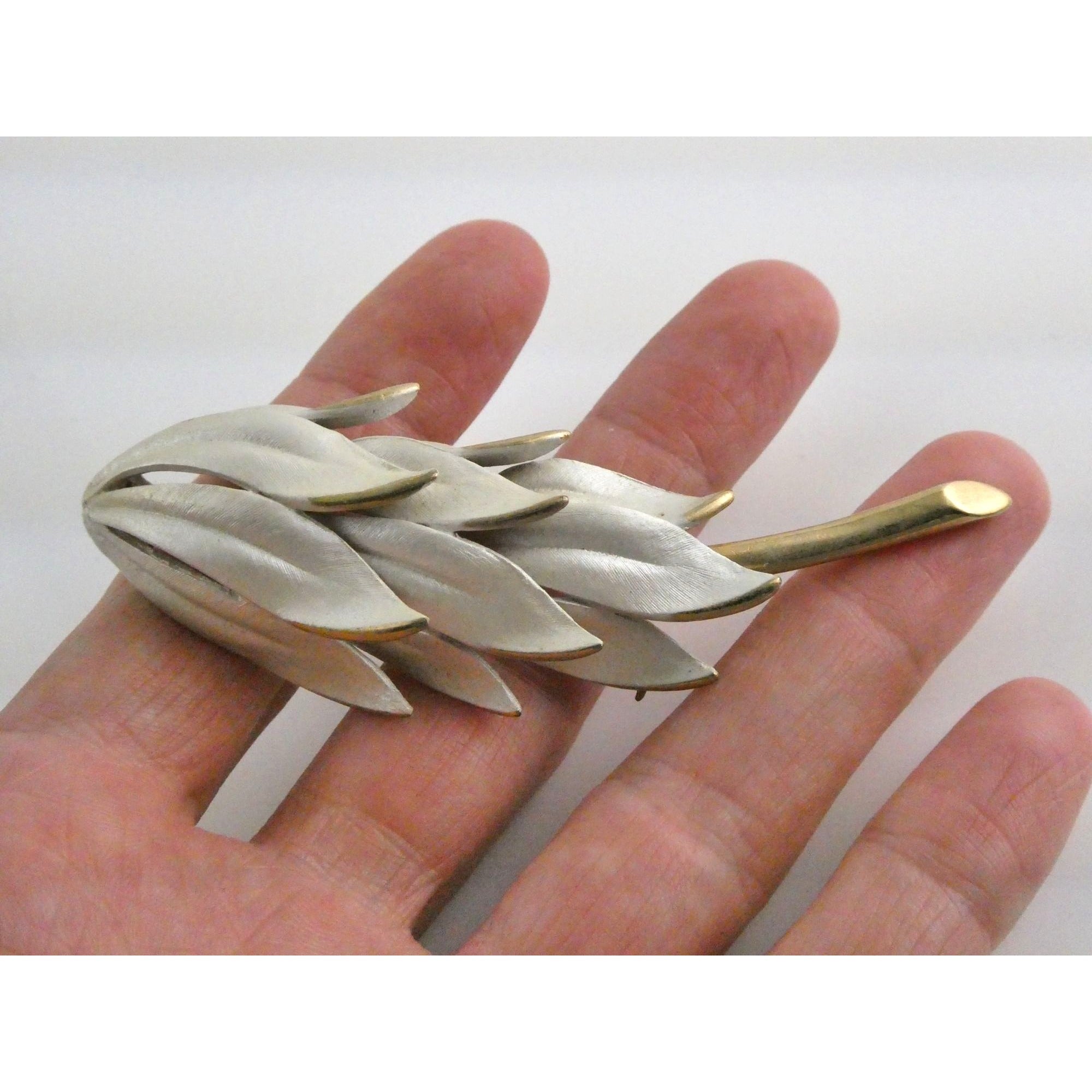 Vintage Unmarked Pastelli Textured Goldtone Metal and White Enamel Leaf Brooch