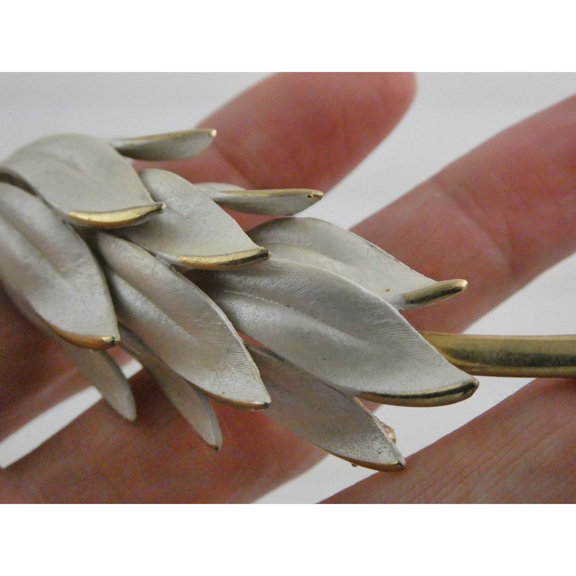 Vintage Unmarked Pastelli Textured Goldtone Metal and White Enamel Leaf Brooch