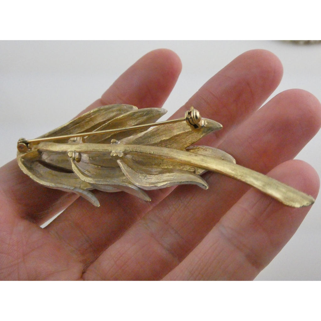 Vintage Unmarked Pastelli Textured Goldtone Metal and White Enamel Leaf Brooch
