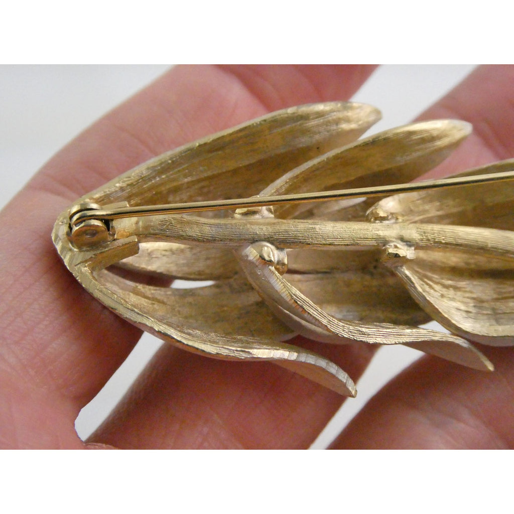 Vintage Unmarked Pastelli Textured Goldtone Metal and White Enamel Leaf Brooch