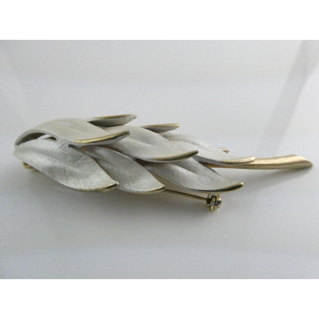 Vintage Unmarked Pastelli Textured Goldtone Metal and White Enamel Leaf Brooch