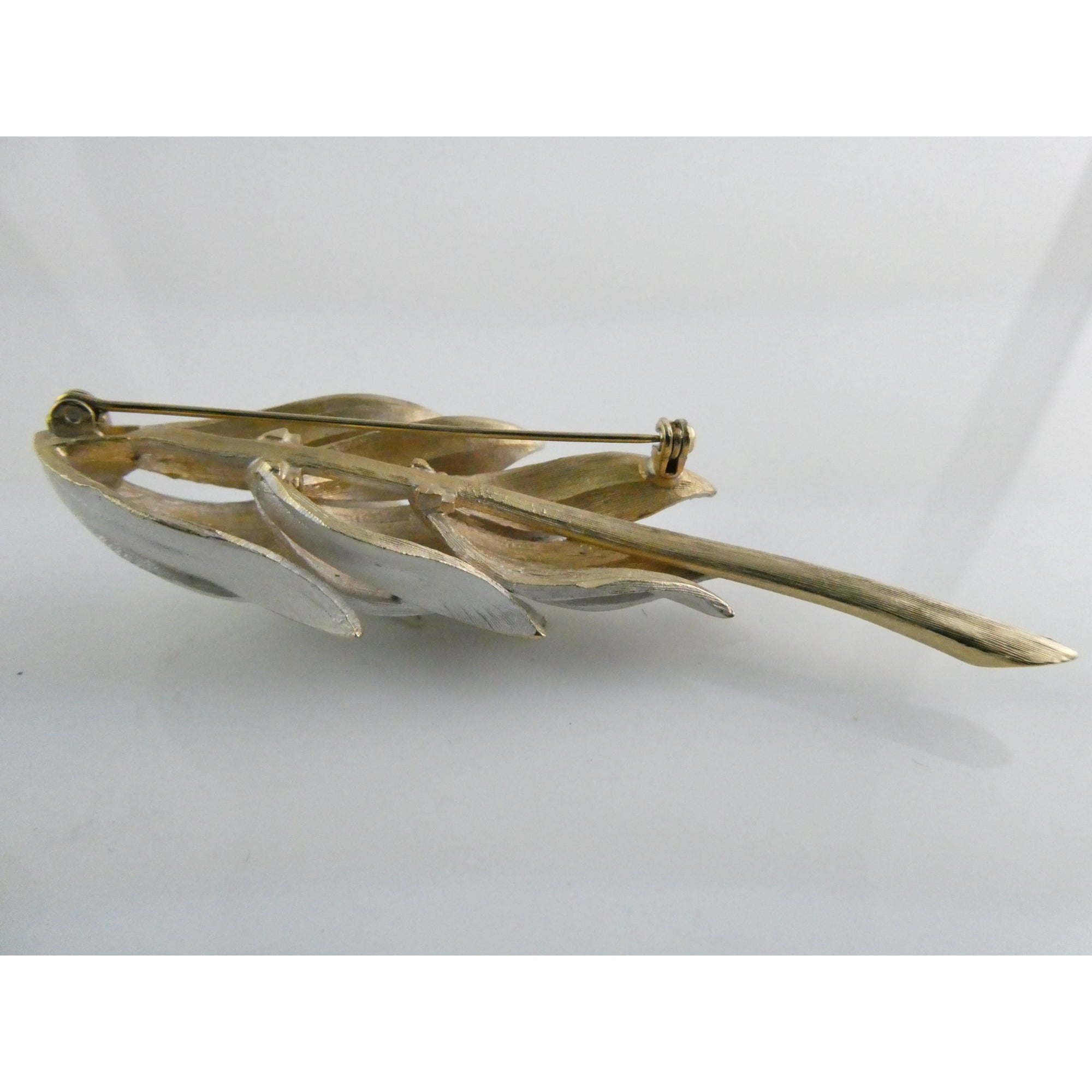 Vintage Unmarked Pastelli Textured Goldtone Metal and White Enamel Leaf Brooch