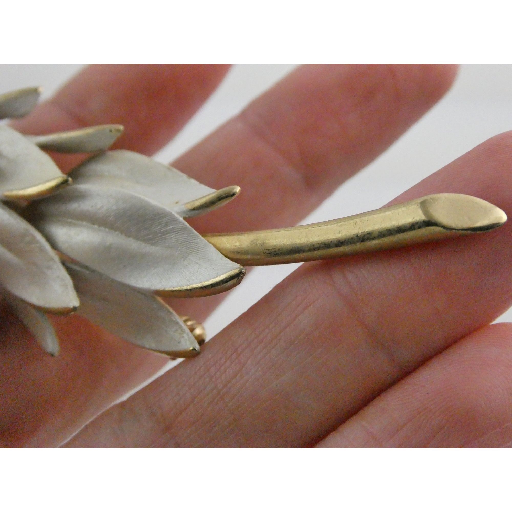 Vintage Unmarked Pastelli Textured Goldtone Metal and White Enamel Leaf Brooch