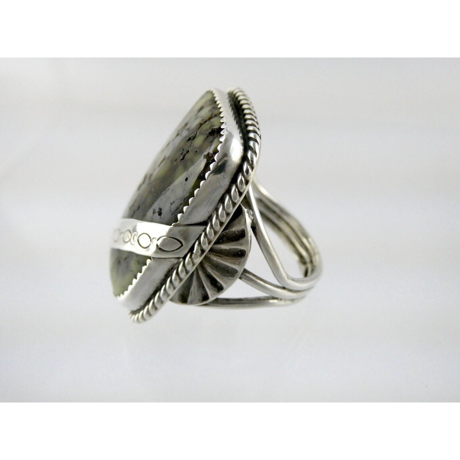 Southwestern NA Unmarked Sterling Silver Green Turquoise Ring Size 10.5 18.9g