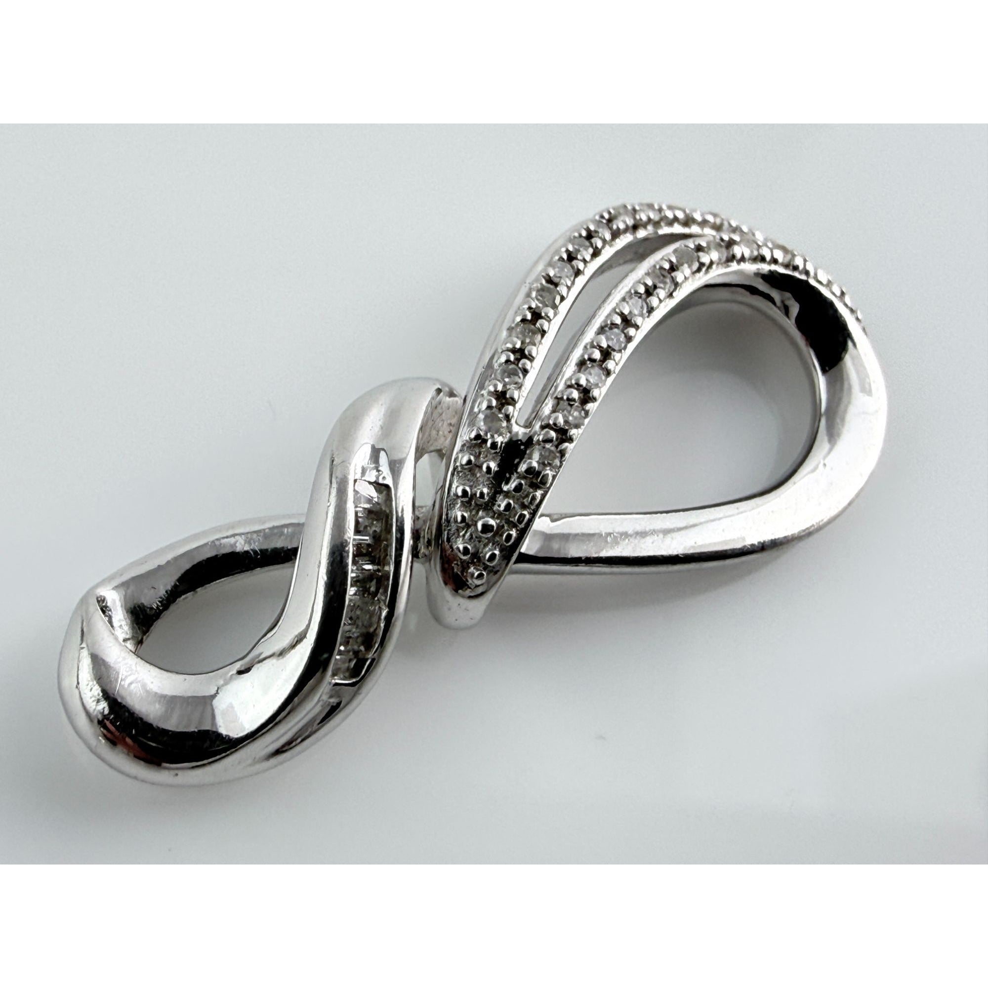 SUN Designer Sterling Silver Natural Melee Diamond Studded Loop Knot Pendant 2g