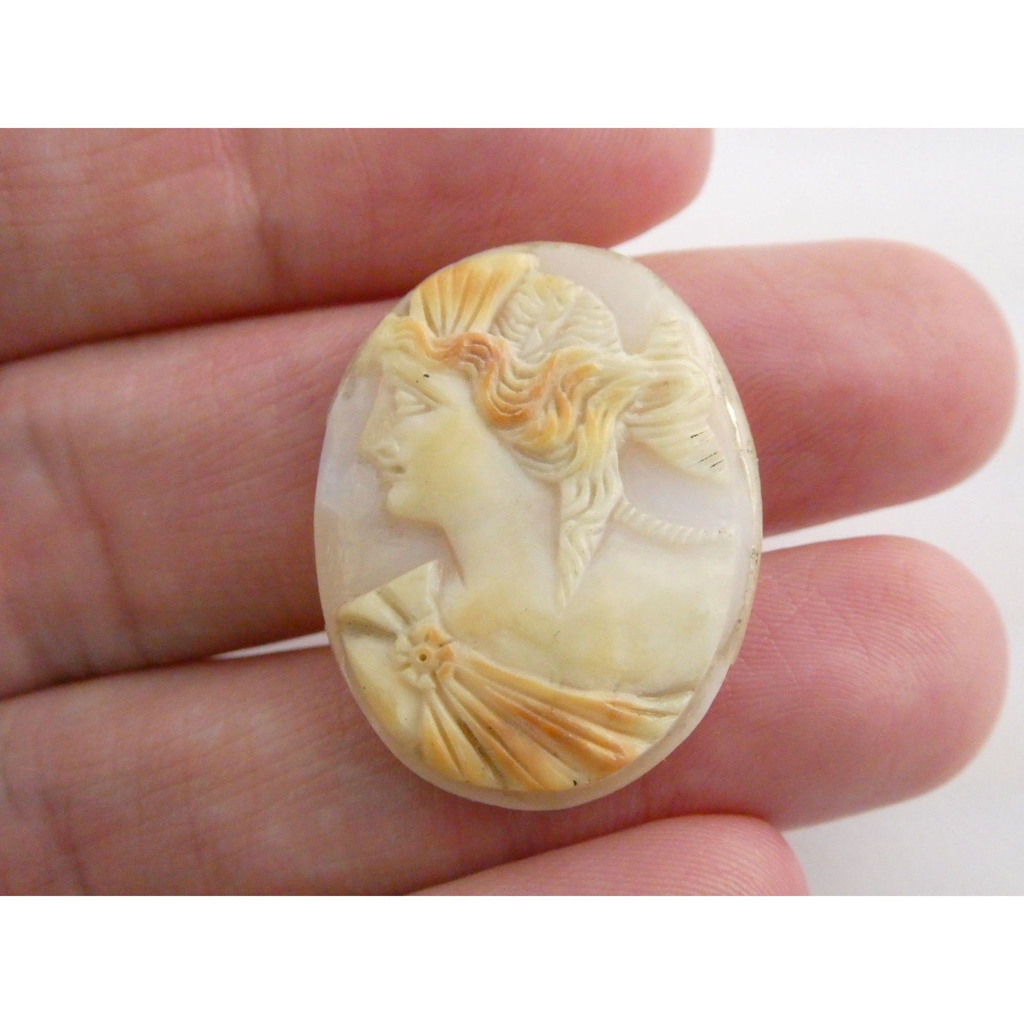 Vintage Loose Hand Carved Pale Shell Cameo Helmeted Woman Facing Left 29mm x22mm