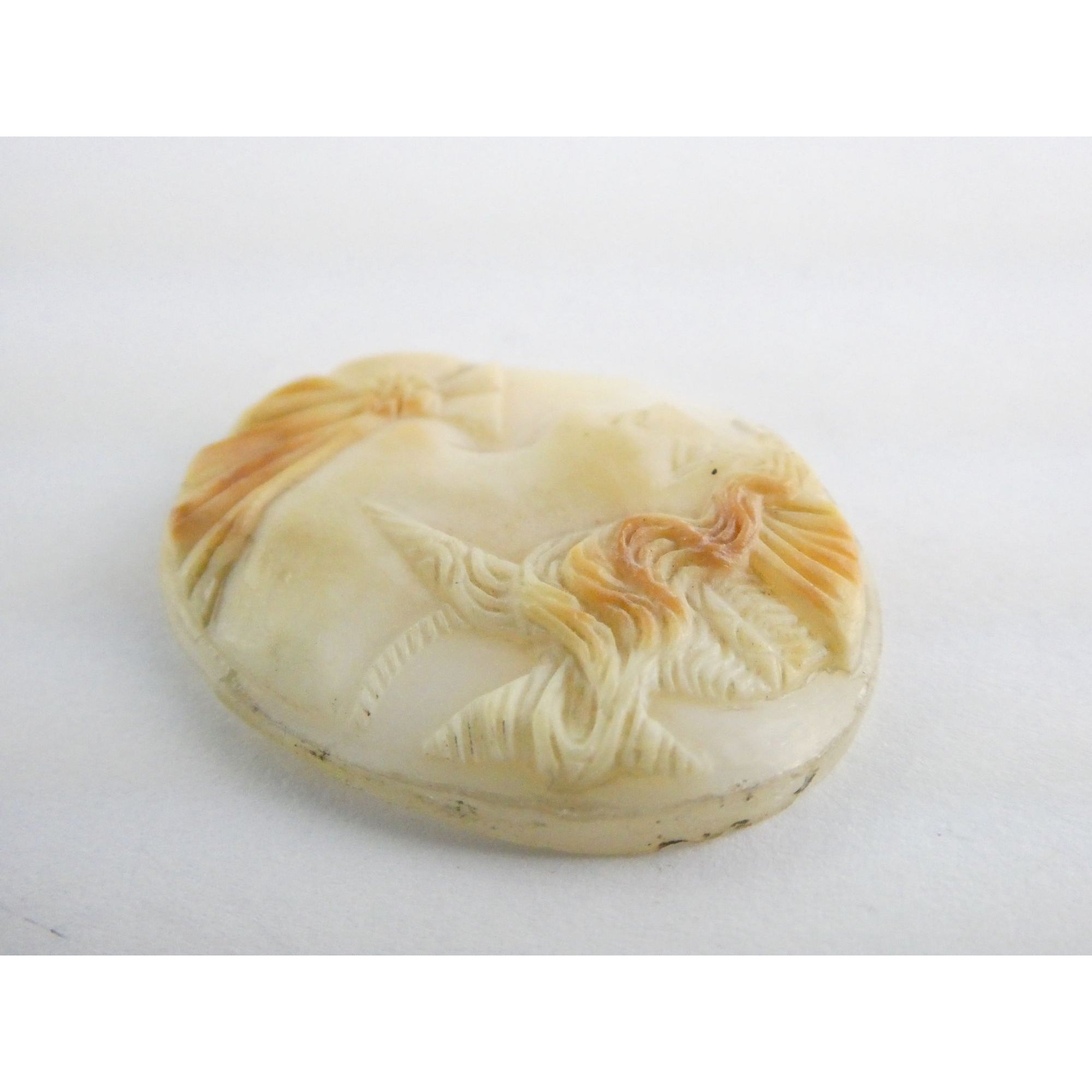 Vintage Loose Hand Carved Pale Shell Cameo Helmeted Woman Facing Left 29mm x22mm