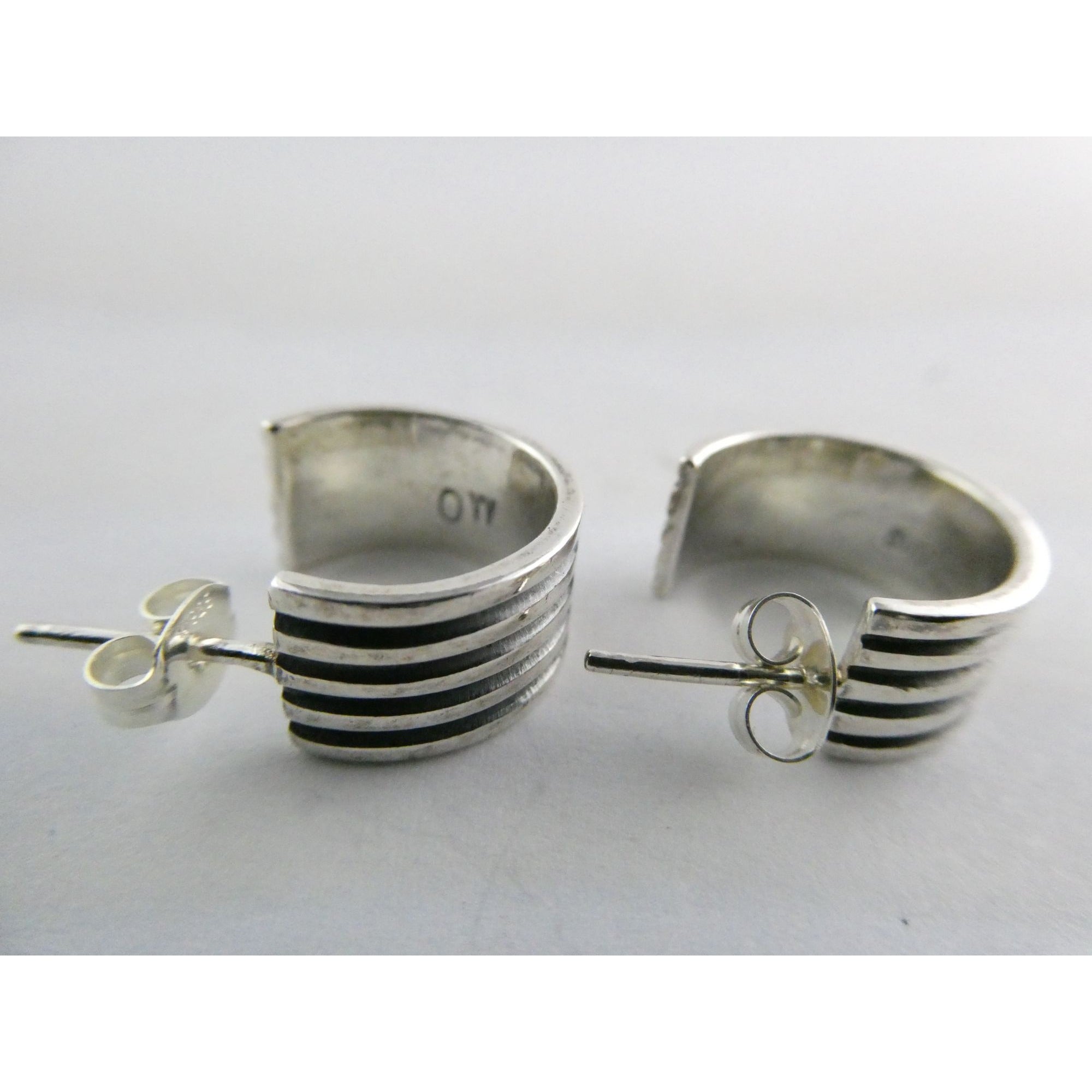 NA Navajo Orville White Sterling Silver Curled Earrings 5.9g .5 Inch Length OW
