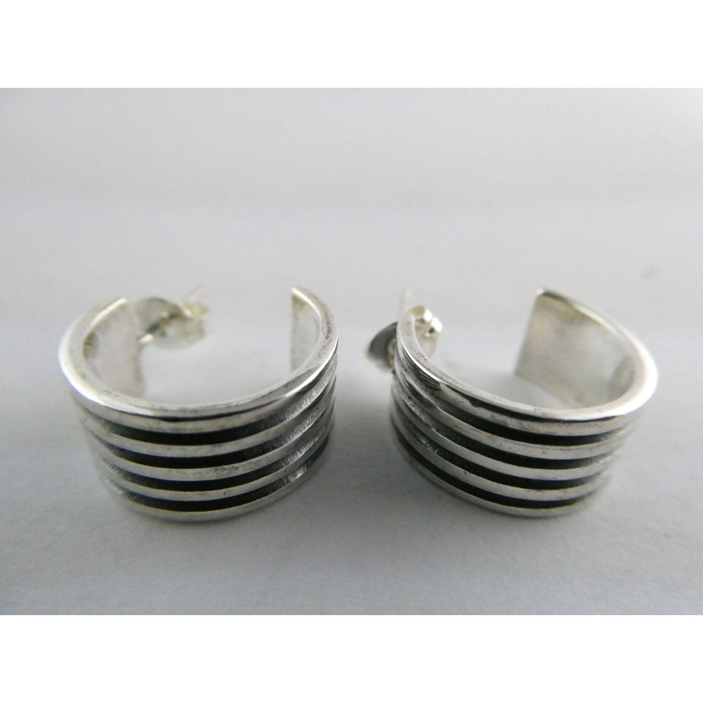 NA Navajo Orville White Sterling Silver Curled Earrings 5.9g .5 Inch Length OW