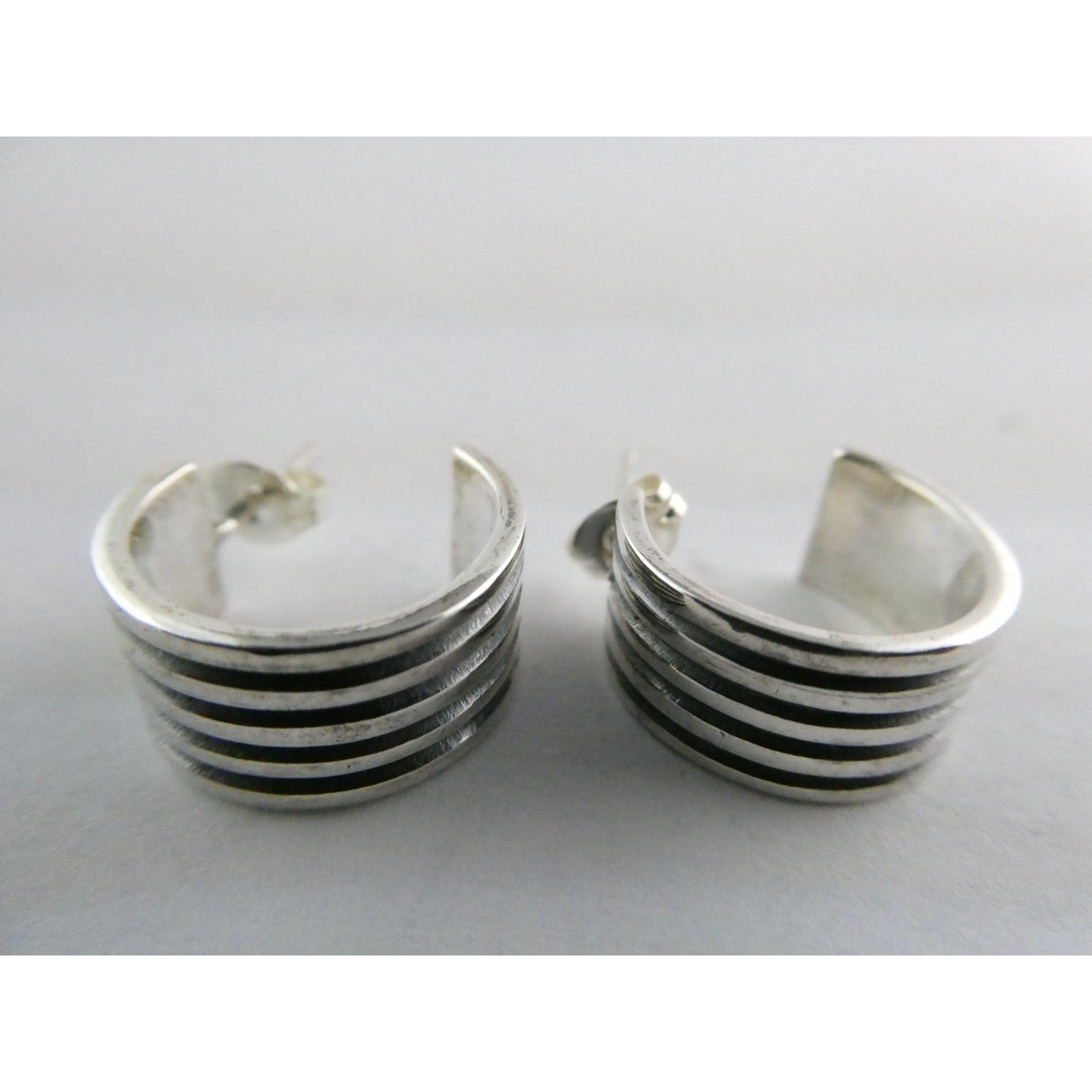 NA Navajo Orville White Sterling Silver Curled Earrings 5.9g .5 Inch Length OW