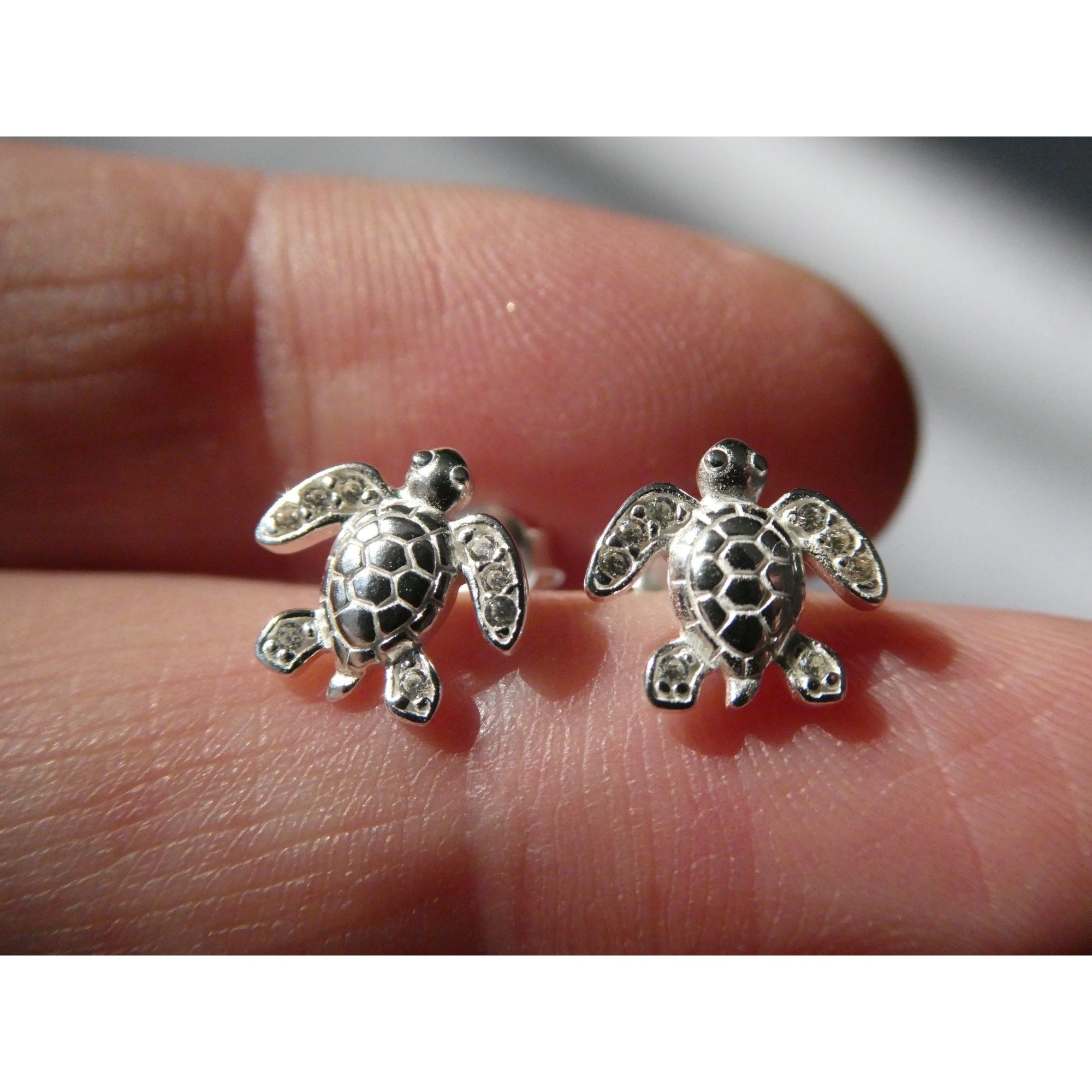 Sterling Silver Figural Sea Turtle Stud Earrings 1.1g 8mm Length NEW and UNUSED