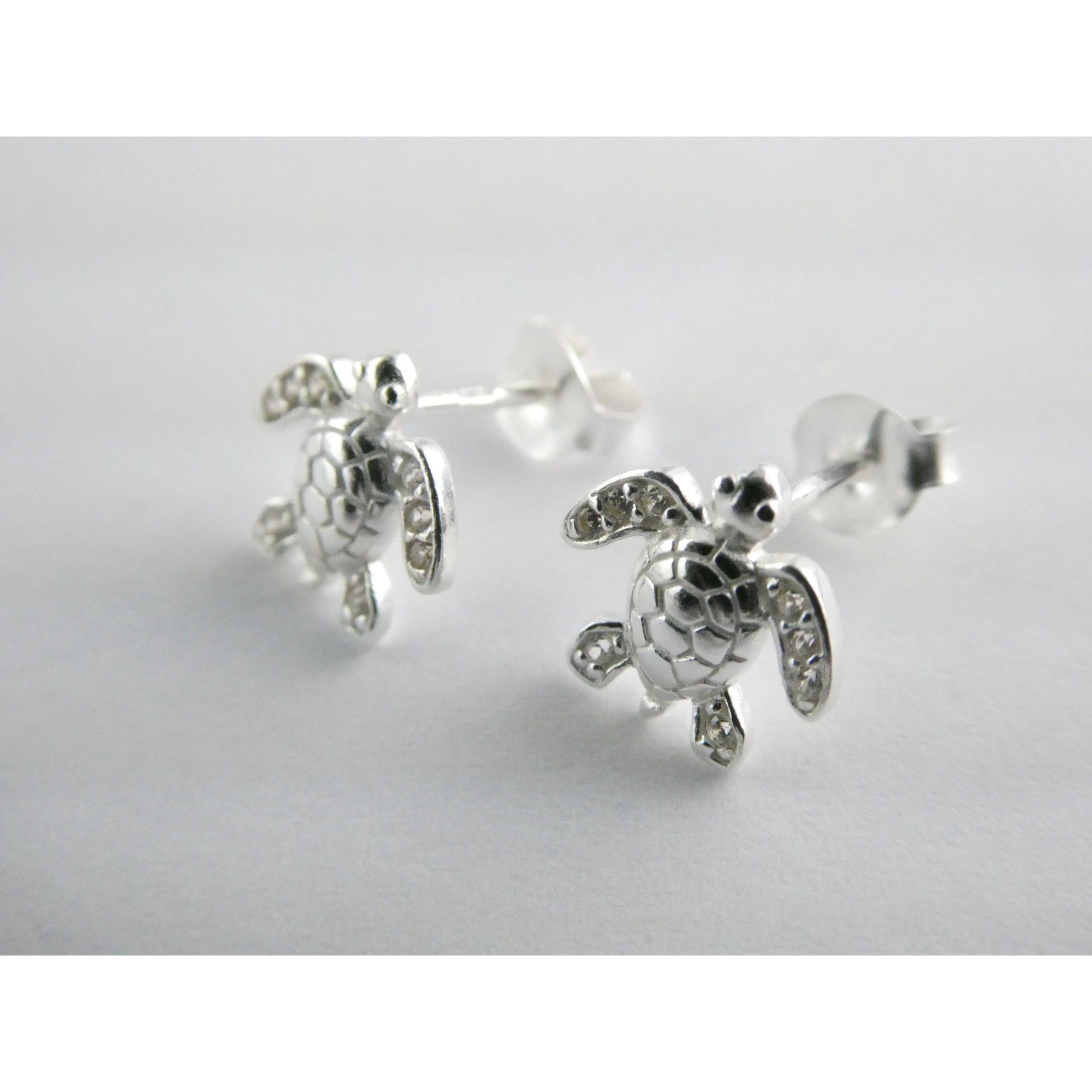Sterling Silver Figural Sea Turtle Stud Earrings 1.1g 8mm Length NEW and UNUSED