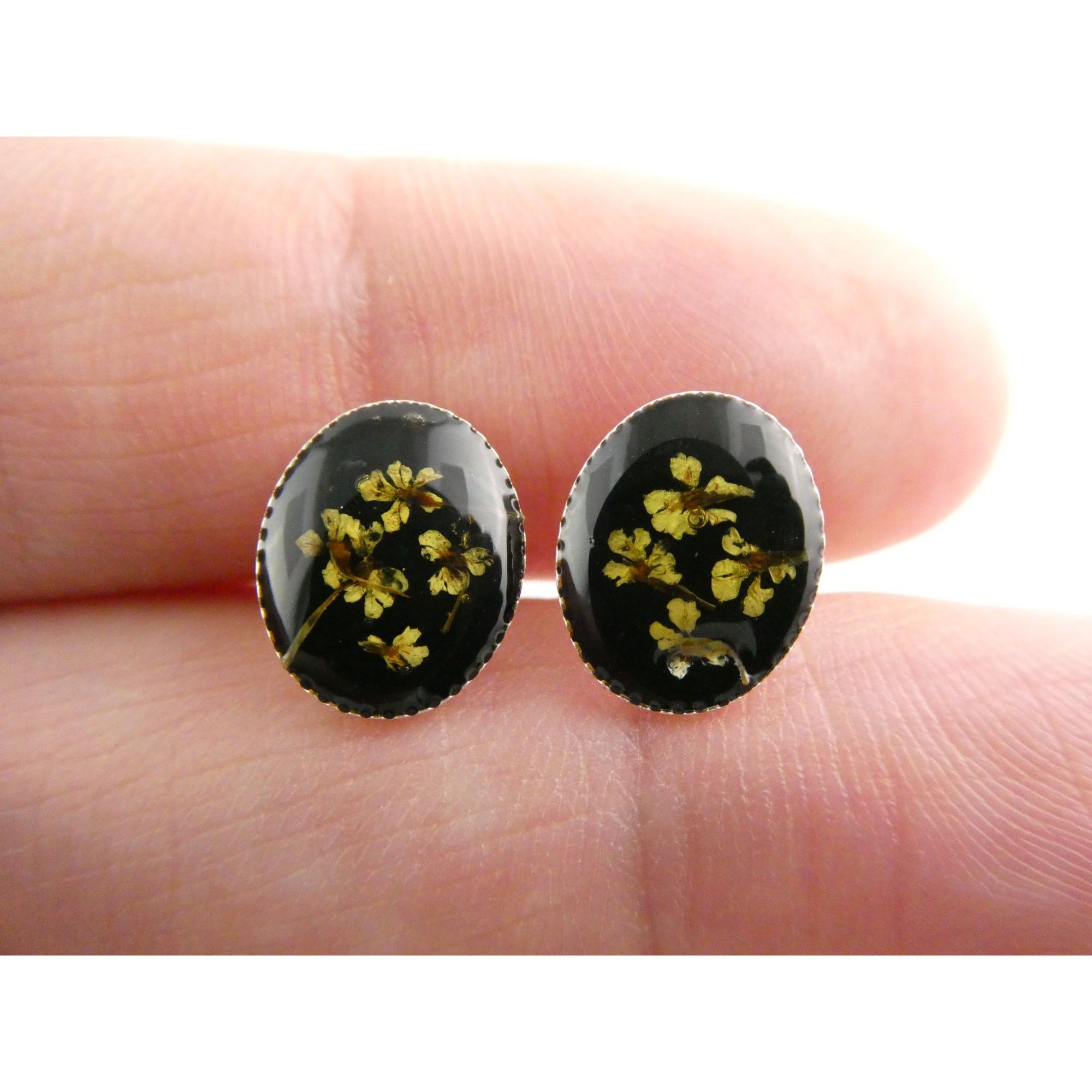 Vintage Sterling Silver Tiny Four Leaf Clovers Under Resin Oval Stud Earrings