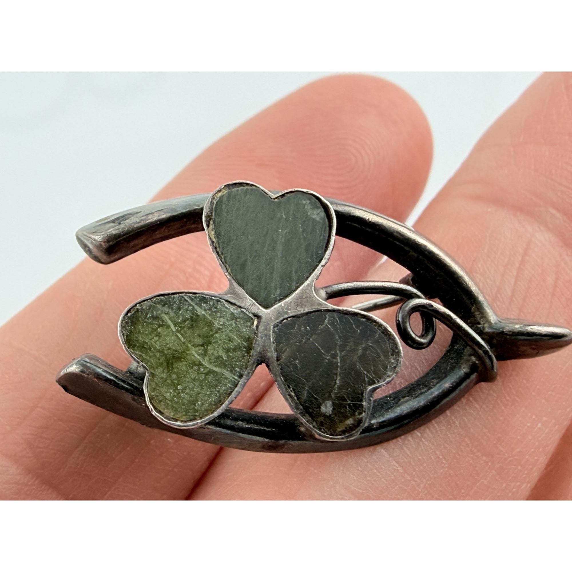 Vintage Sterling Silver Connemara Marble Shamrock Lucky Wishbone Pin 2.6g 1.25In