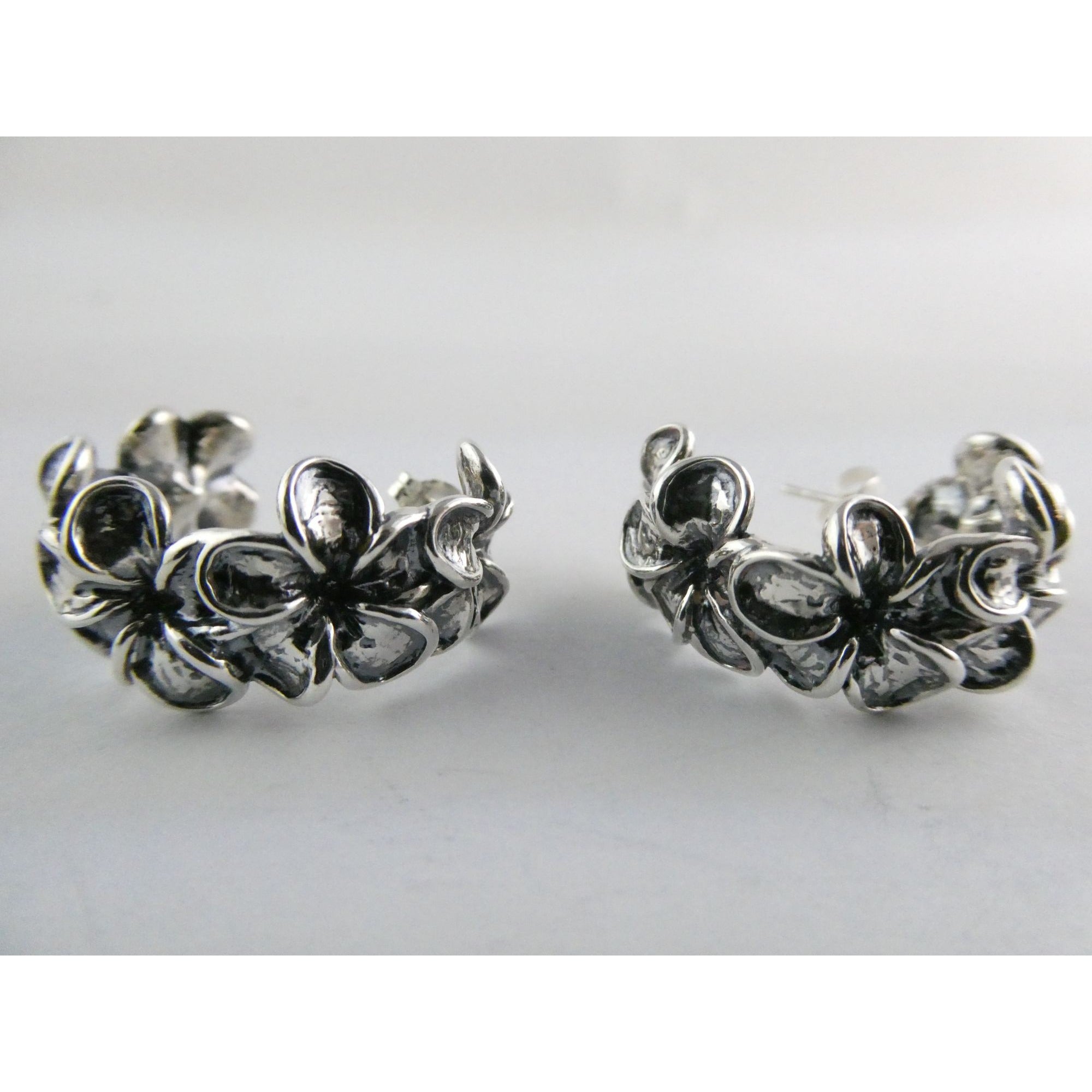 Kabana Sterling Silver Plumeria Flower Curled Earrings 16.7g 1 Inch Length