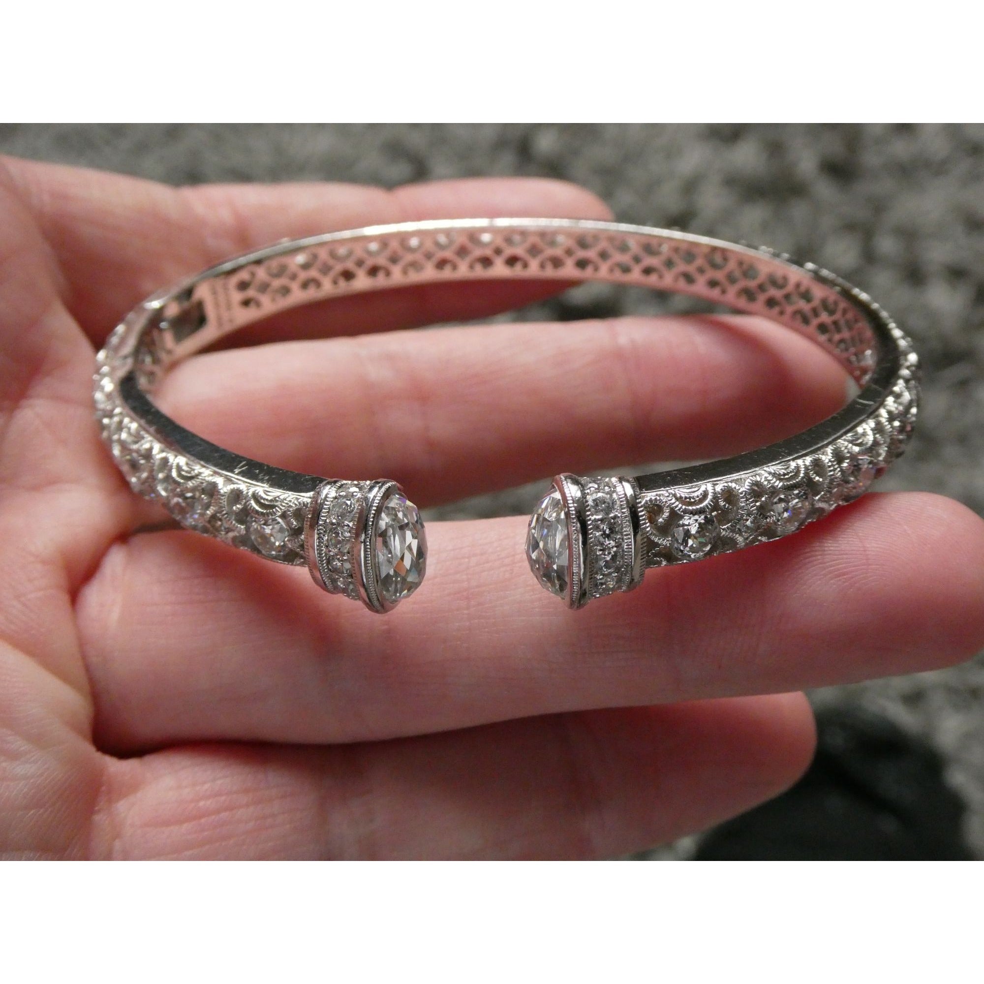 Tacori IVCZ Sterling Silver Epiphany Hinged Cuff Bracelet 27.2g Weight 7.75 Inch
