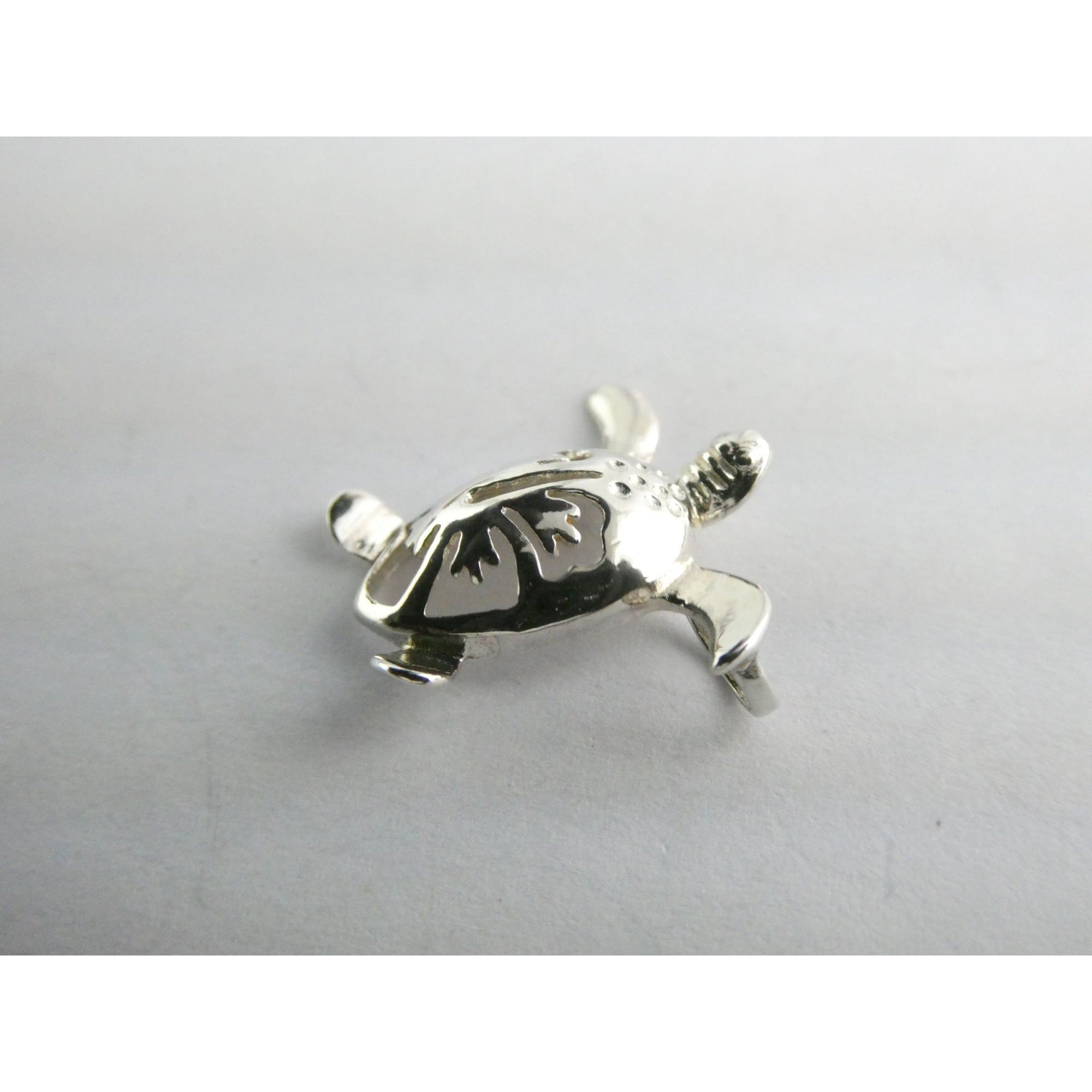 2W Sterling Silver Hawaiian Sea Turtle Pendant Honu Plumeria Flower 1.1g 17mm