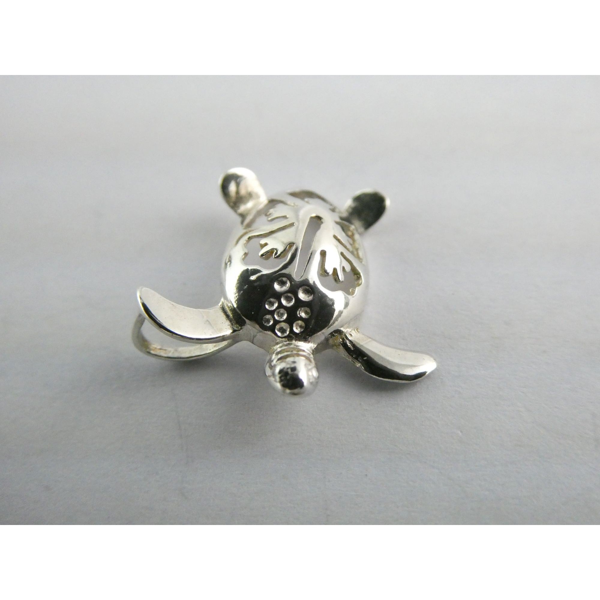 2W Sterling Silver Hawaiian Sea Turtle Pendant Honu Plumeria Flower 1.1g 17mm