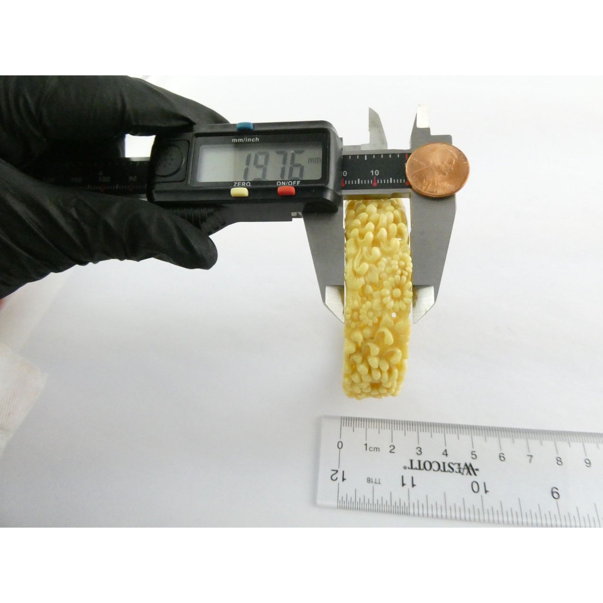 Vintage Celluloid Plastic Floral Bangle Bracelet 7.75 Inch Fit 20.6 Grams Weight