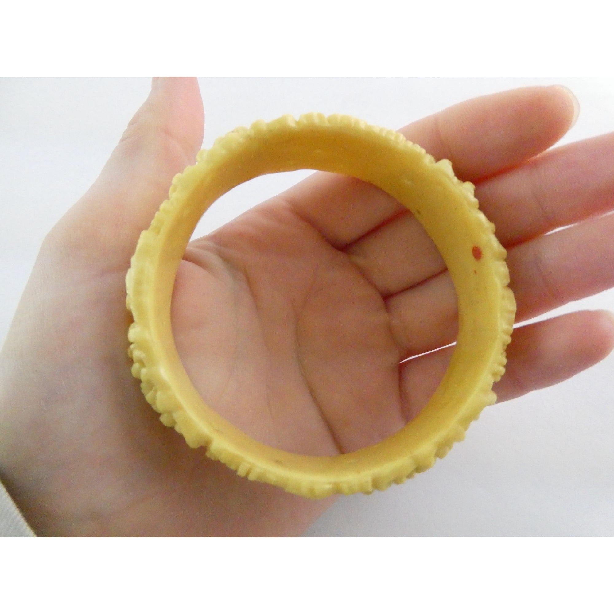 Vintage Celluloid Plastic Floral Bangle Bracelet 7.75 Inch Fit 20.6 Grams Weight