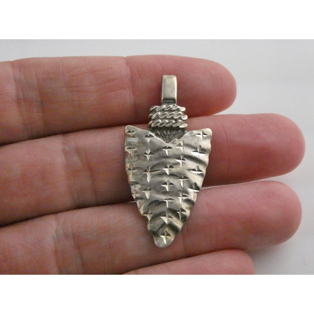 Southwestern Animal Glyph Marked Sterling Silver Arrowhead Pendant 4.7g 39mm