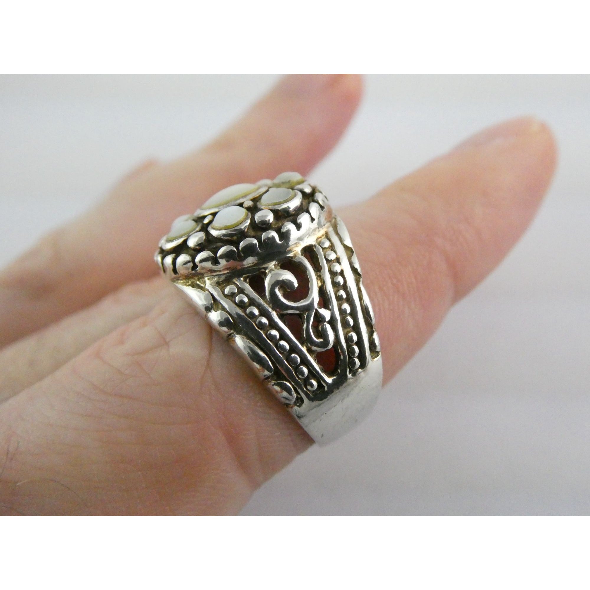 Sterling Silver MOP Shell Floral Design Ornate Scrollwork Ring Size 8 9g