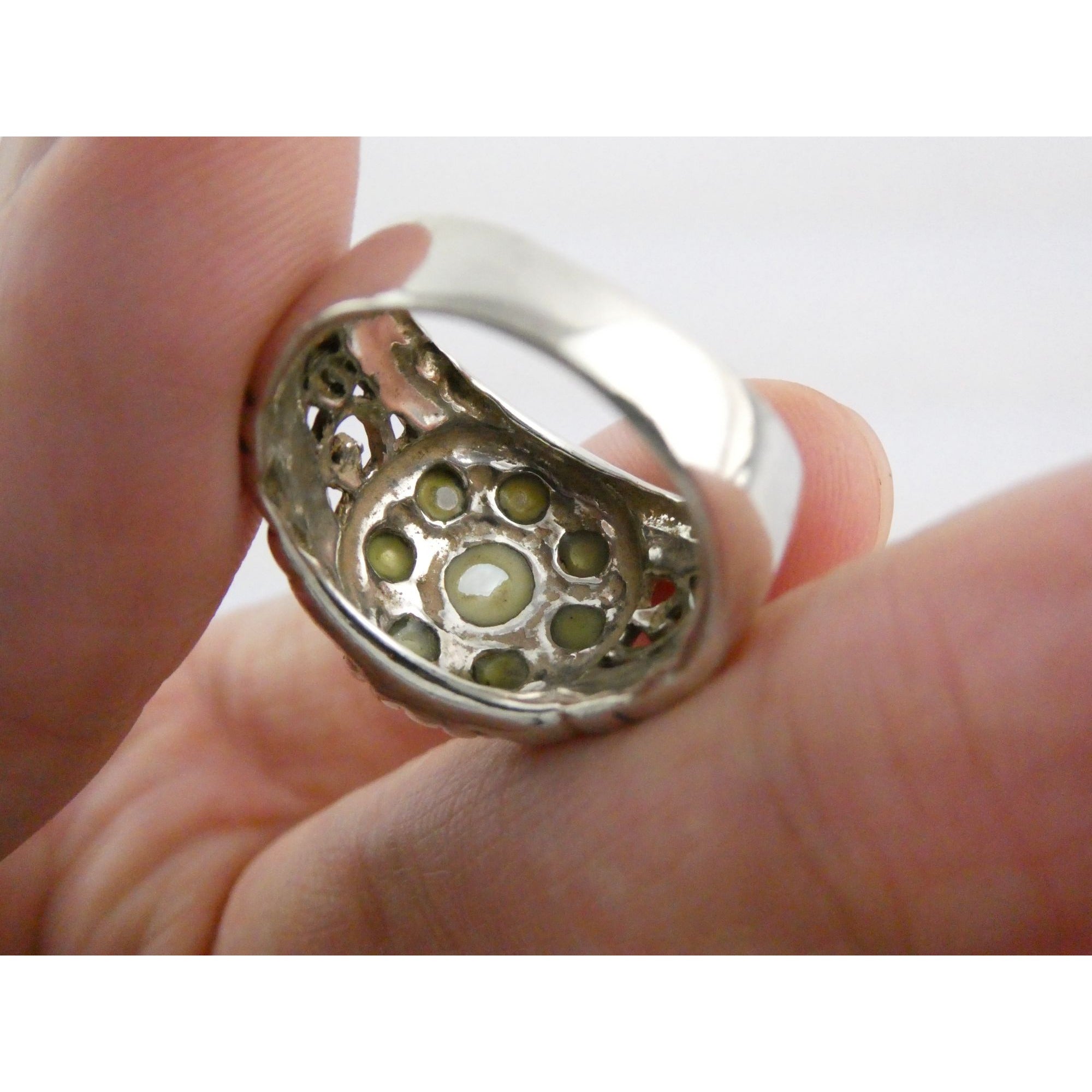 Sterling Silver MOP Shell Floral Design Ornate Scrollwork Ring Size 8 9g