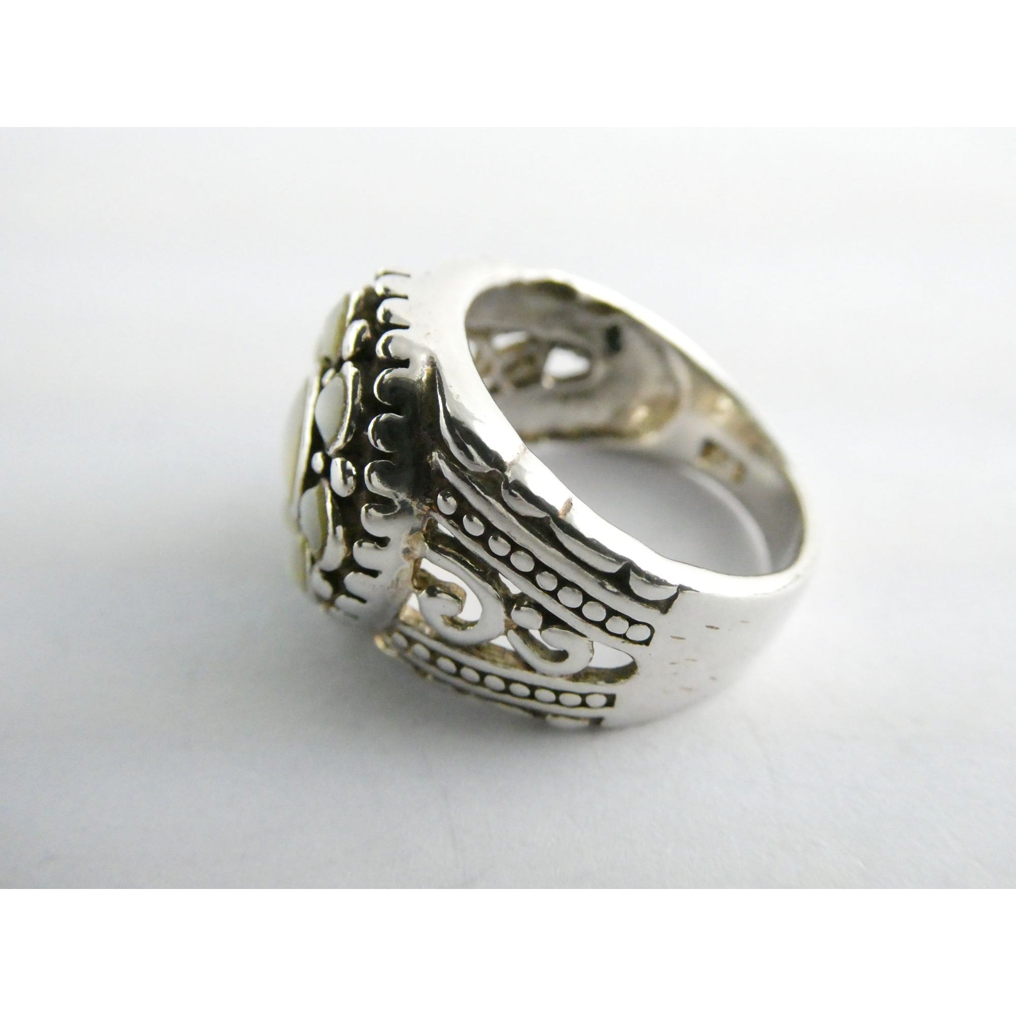 Sterling Silver MOP Shell Floral Design Ornate Scrollwork Ring Size 8 9g