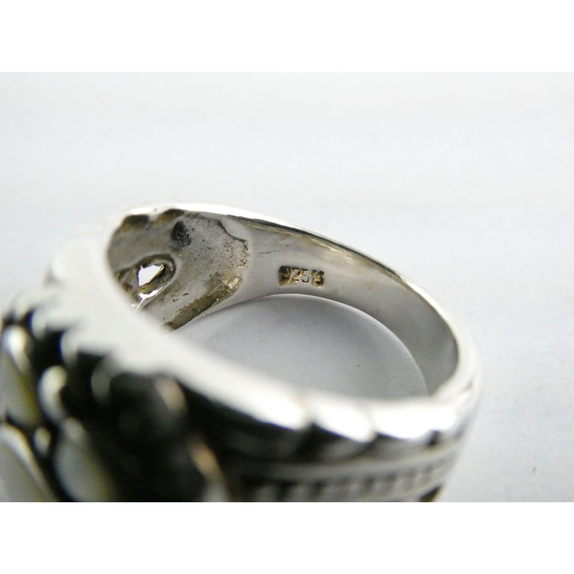 Sterling Silver MOP Shell Floral Design Ornate Scrollwork Ring Size 8 9g