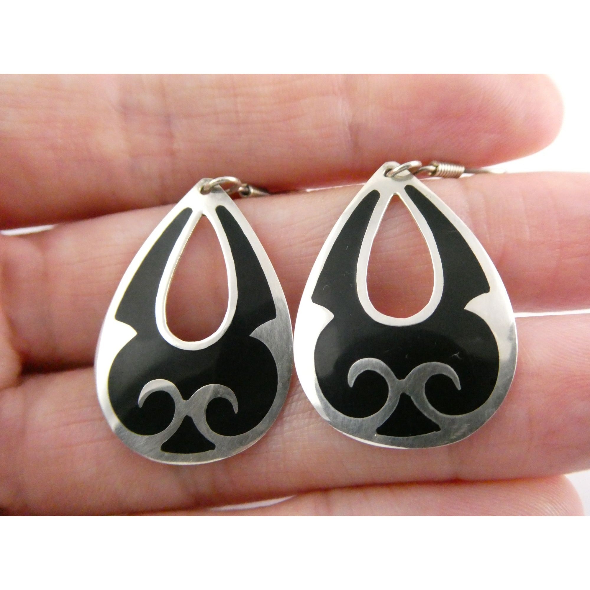 Taxco Mexico Sterling Silver Black Enamel Swirl Design Hook Earrings 4g 1.75 In