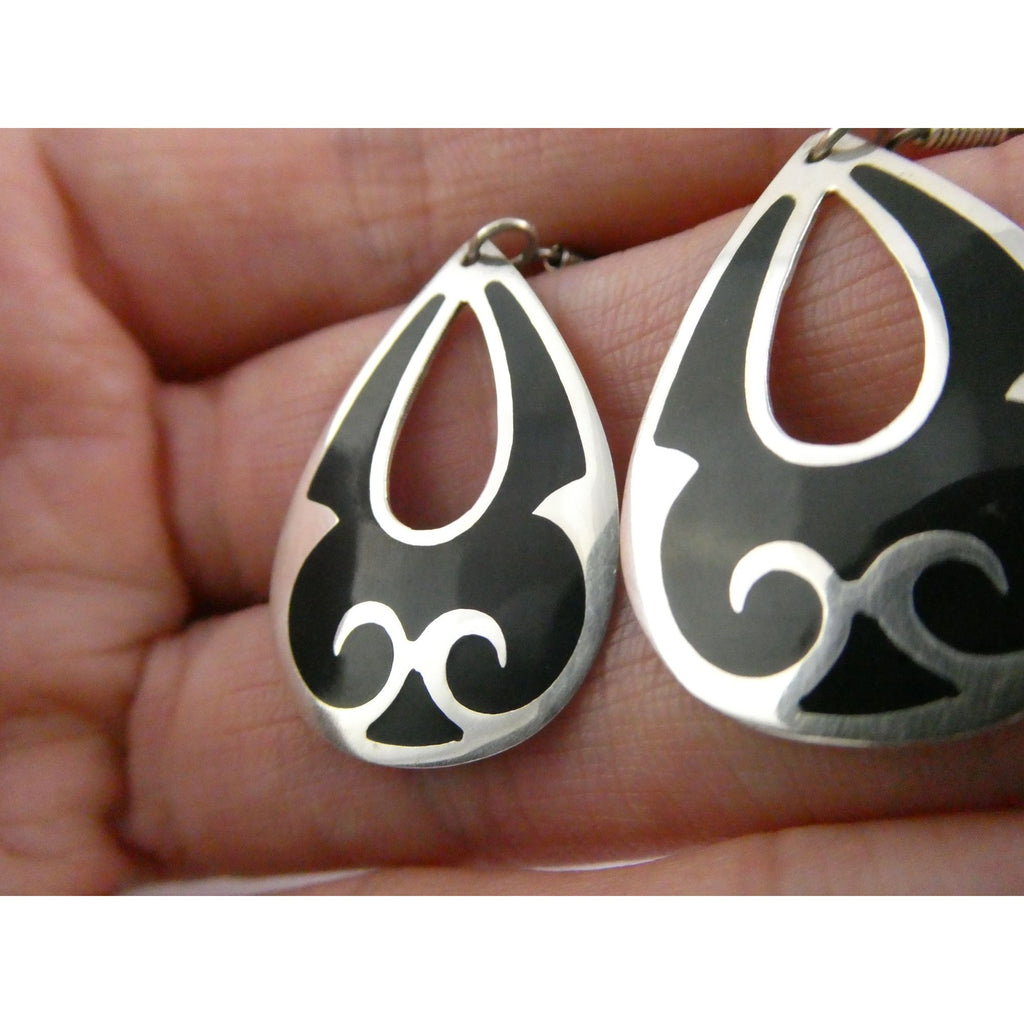Taxco Mexico Sterling Silver Black Enamel Swirl Design Hook Earrings 4g 1.75 In