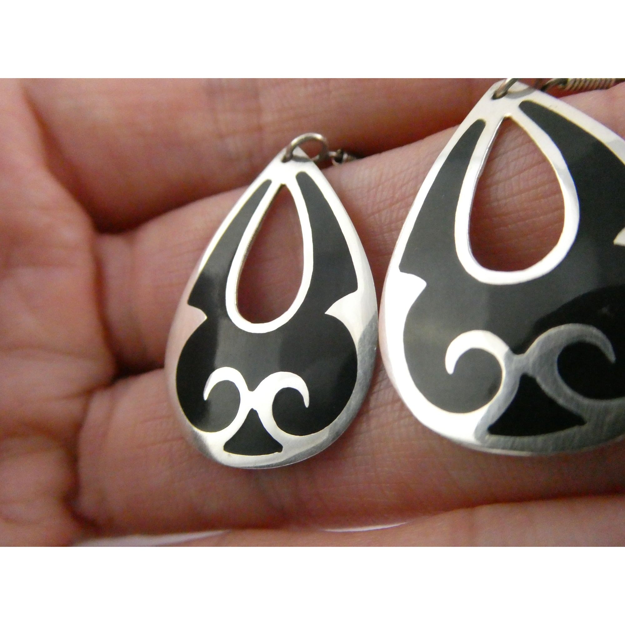 Taxco Mexico Sterling Silver Black Enamel Swirl Design Hook Earrings 4g 1.75 In