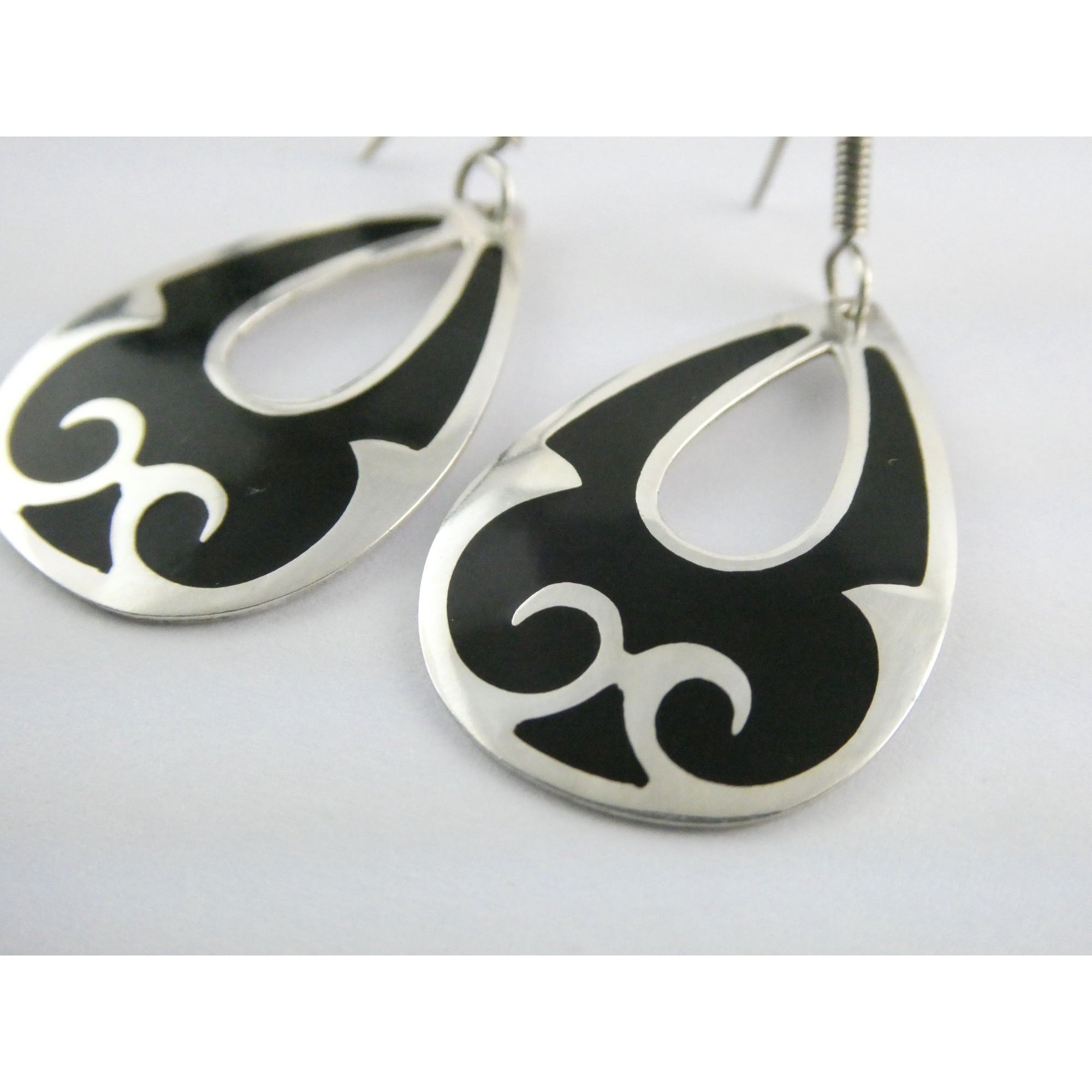 Taxco Mexico Sterling Silver Black Enamel Swirl Design Hook Earrings 4g 1.75 In