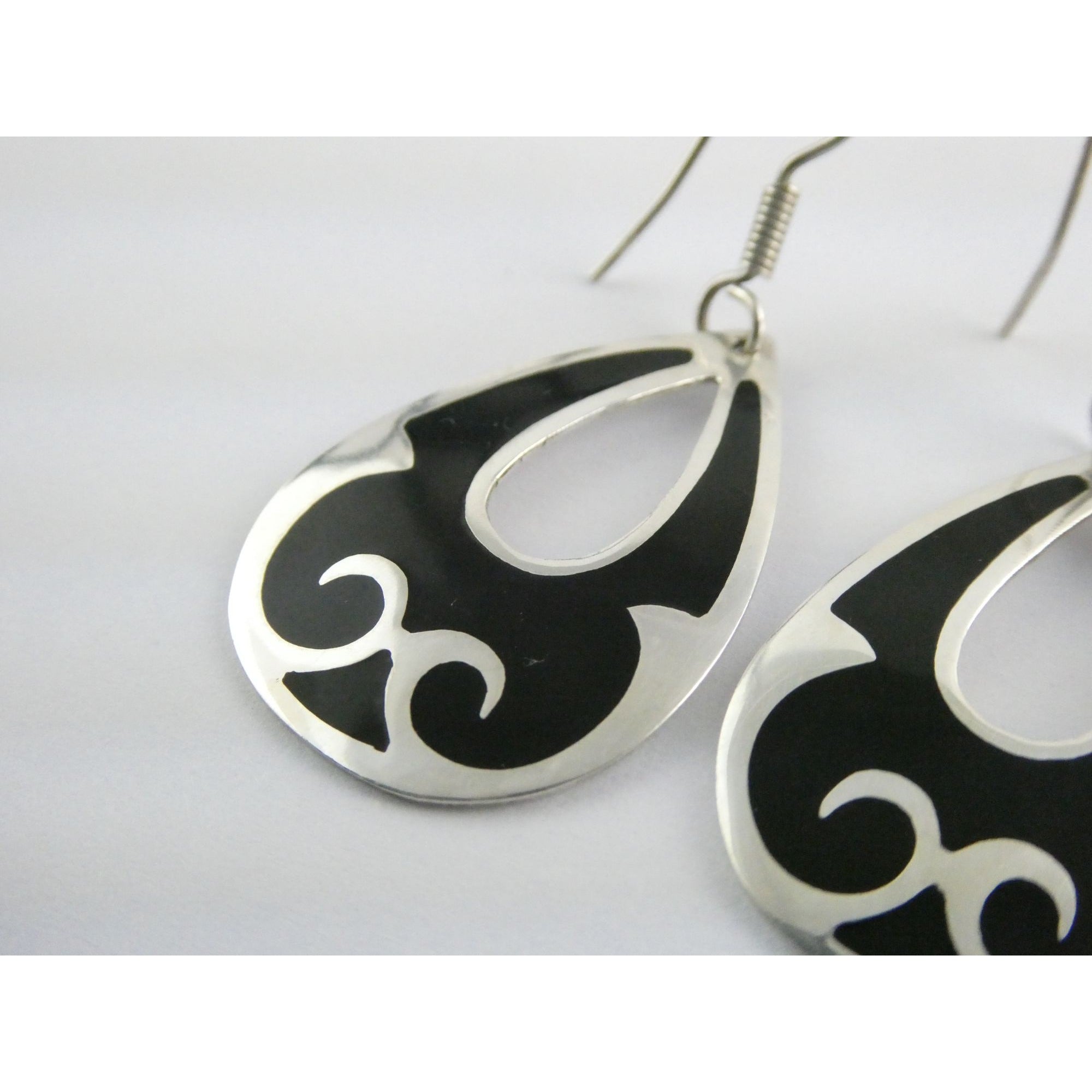 Taxco Mexico Sterling Silver Black Enamel Swirl Design Hook Earrings 4g 1.75 In