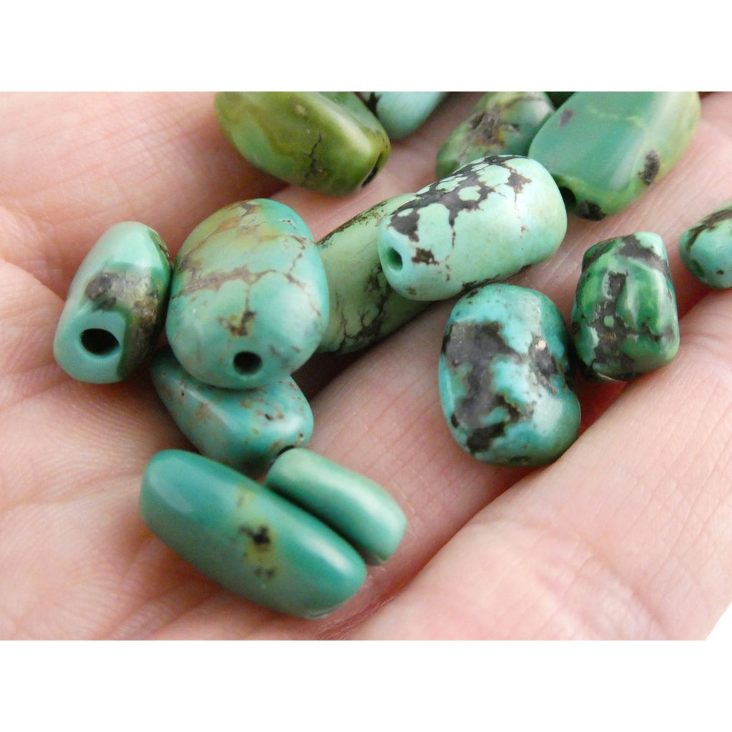 Group of 17 Loose Turquoise Drilled Beads Total Weight 23.3g Varied Sizes