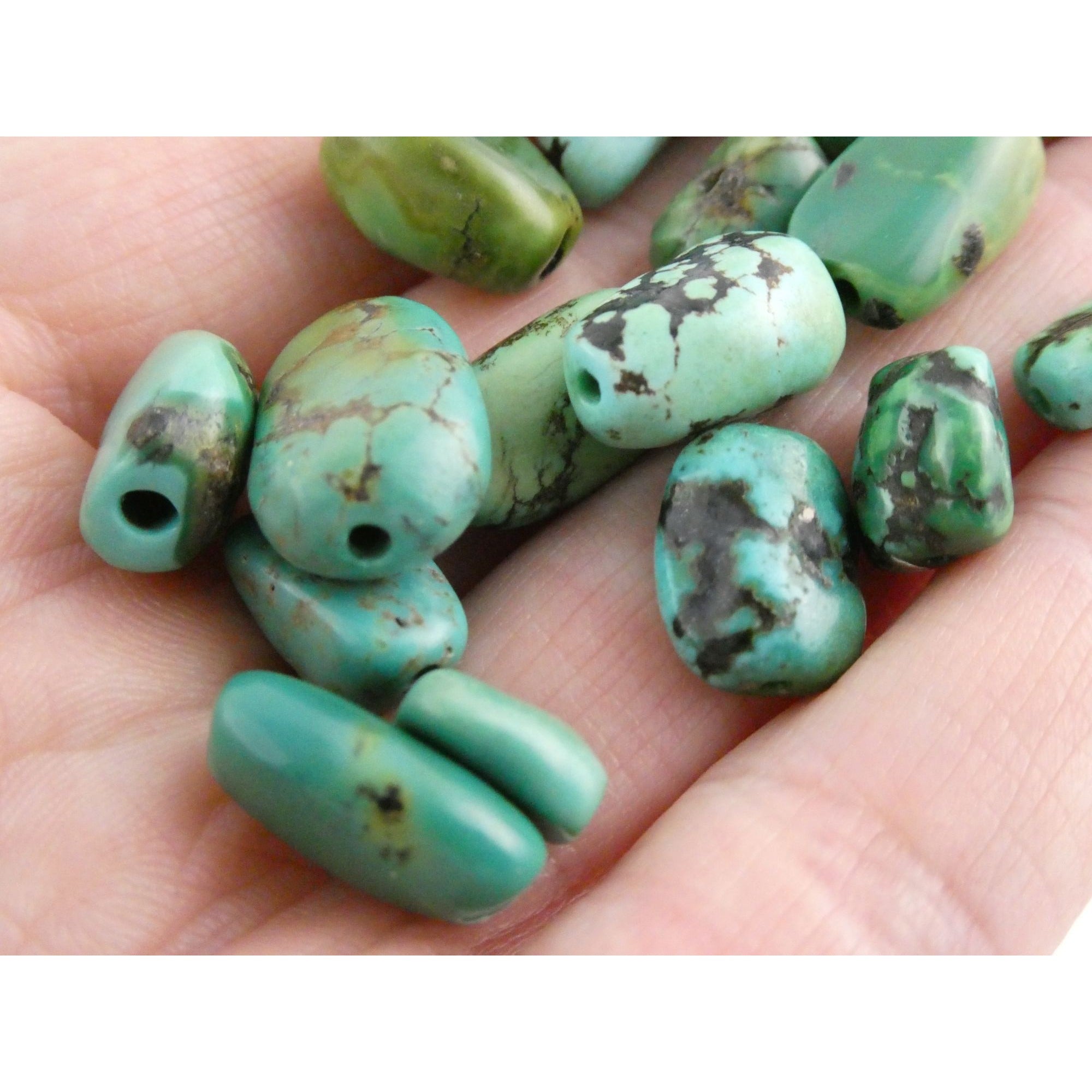 Group of 17 Loose Turquoise Drilled Beads Total Weight 23.3g Varied Sizes