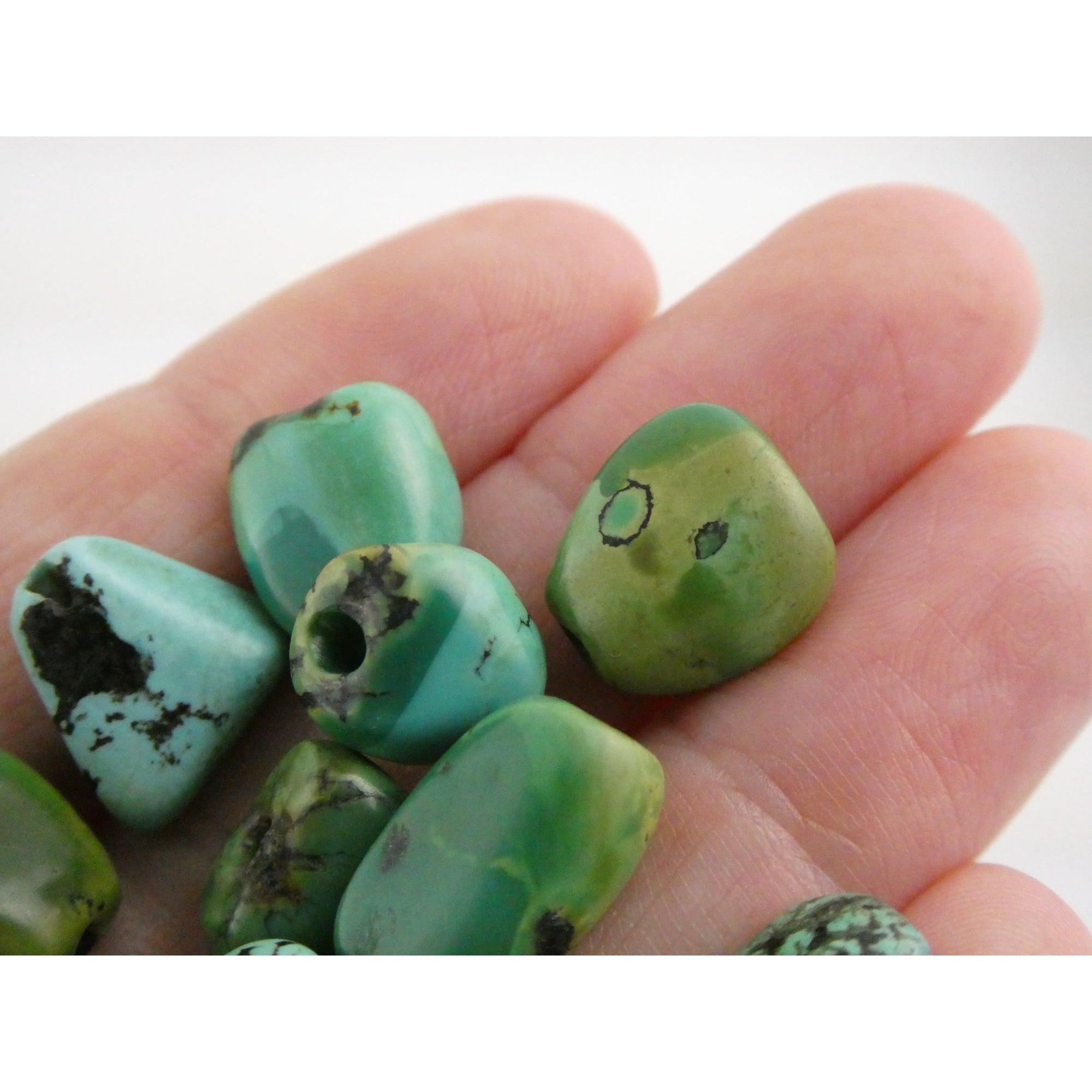 Group of 17 Loose Turquoise Drilled Beads Total Weight 23.3g Varied Sizes