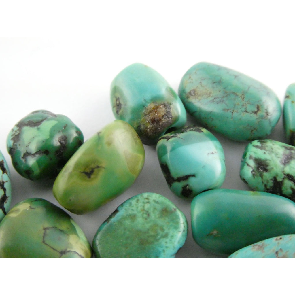 Group of 17 Loose Turquoise Drilled Beads Total Weight 23.3g Varied Sizes